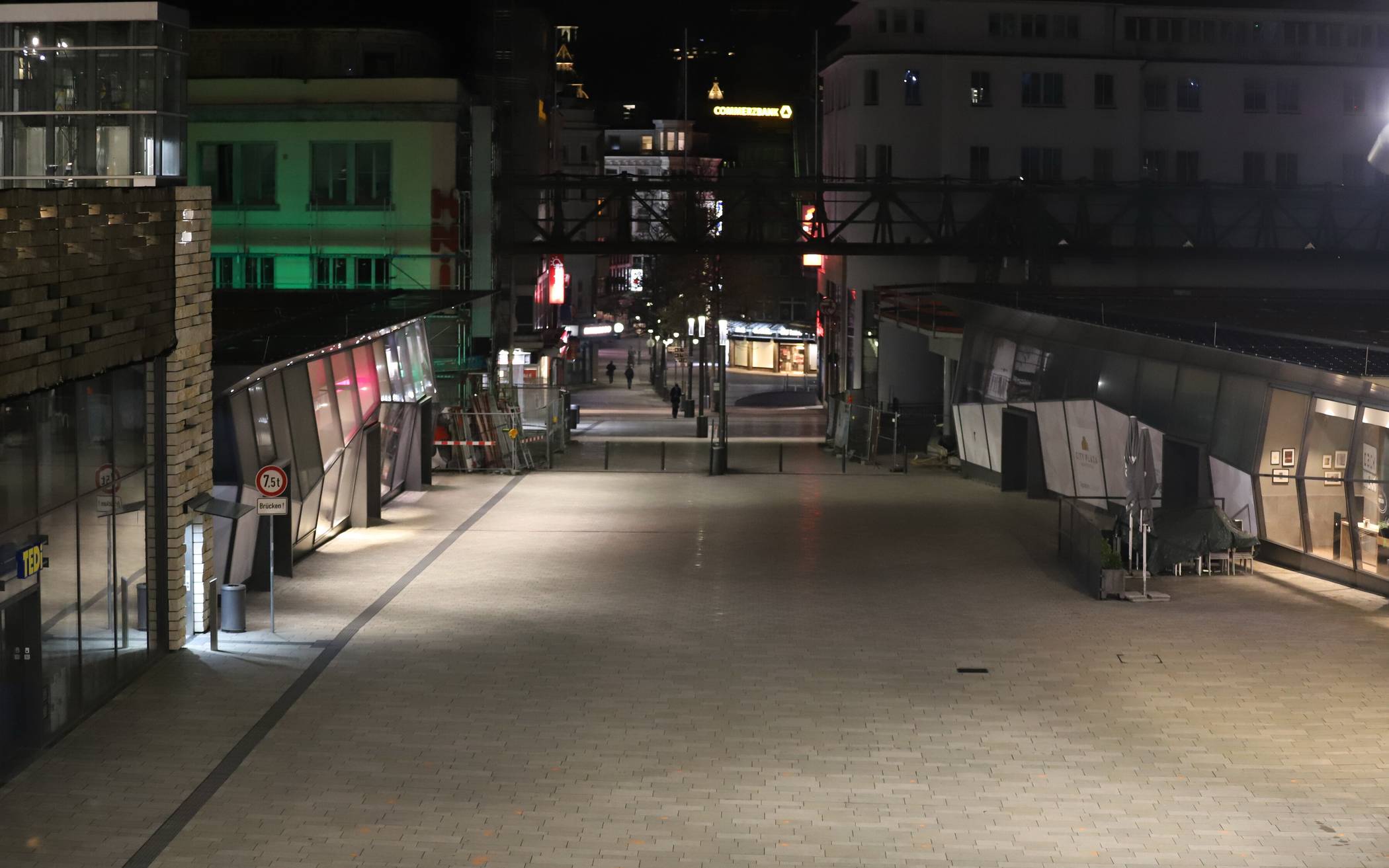  Die Fußgängerzone am Doppersberg vor dem Hauptbahnhof gegen 22 Uhr. 