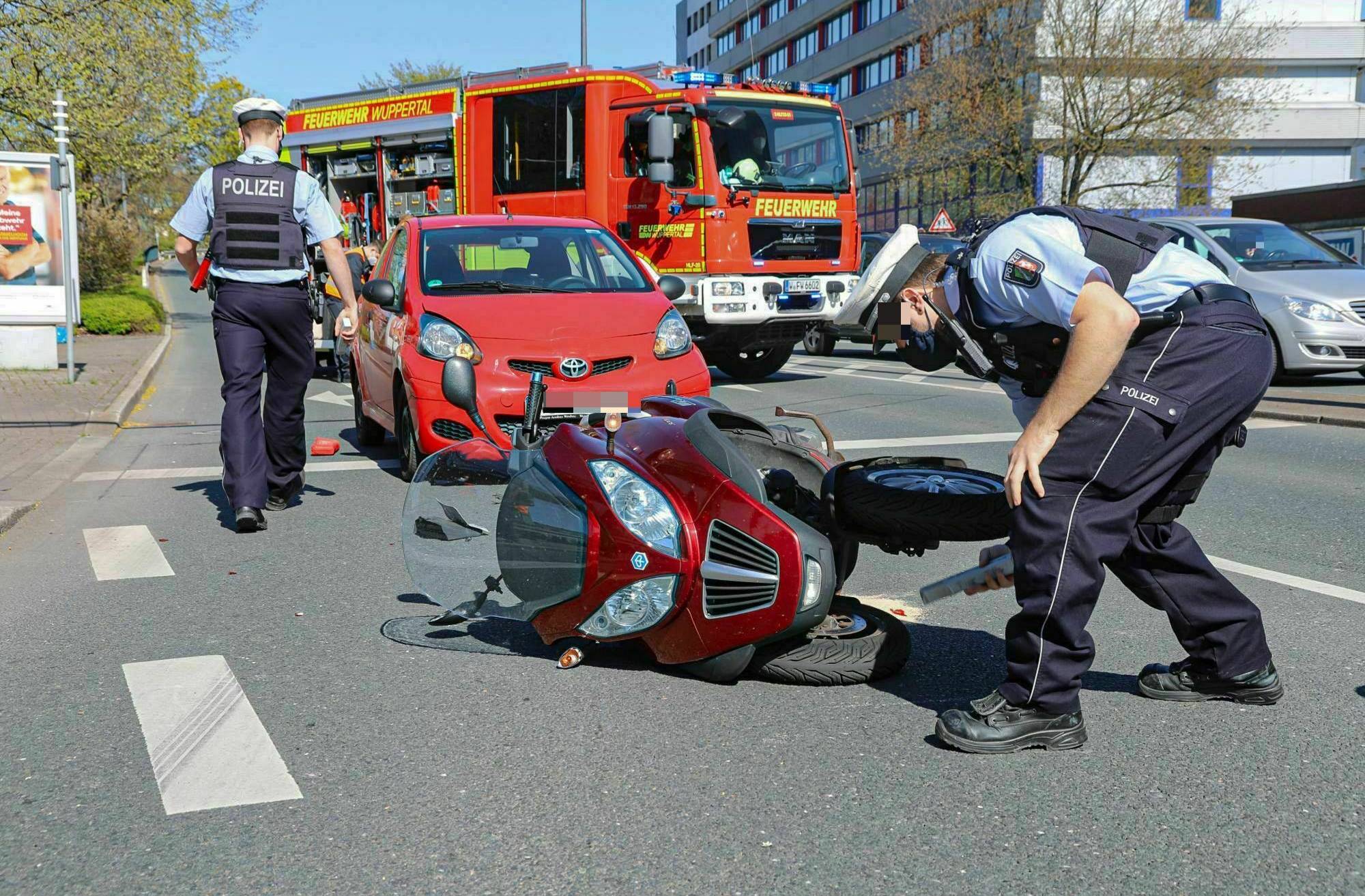 Unfall: Motorroller-Fahrer schwer verletzt