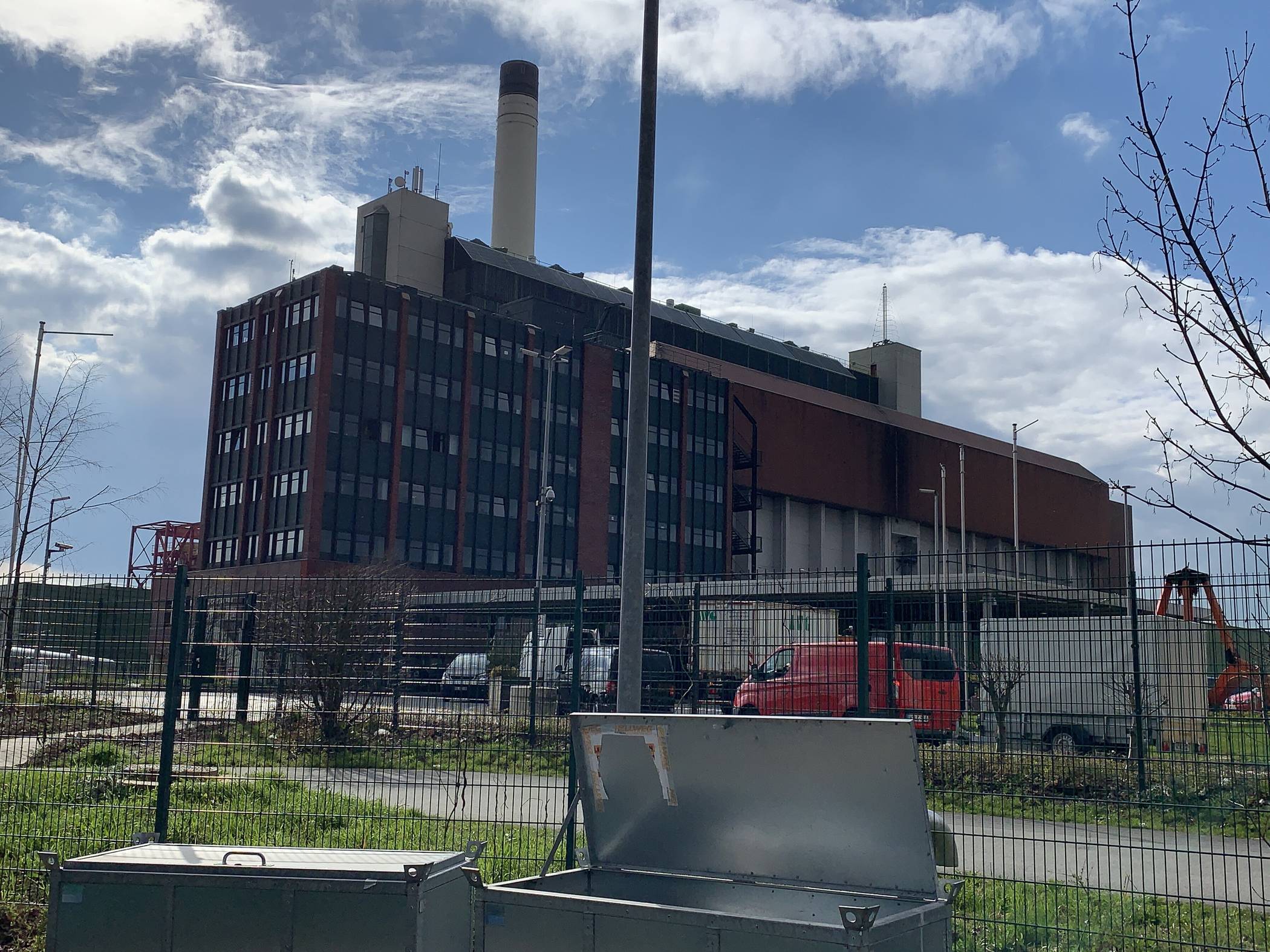  Das Müllheizkraftwerk der AWG auf Korzert. 