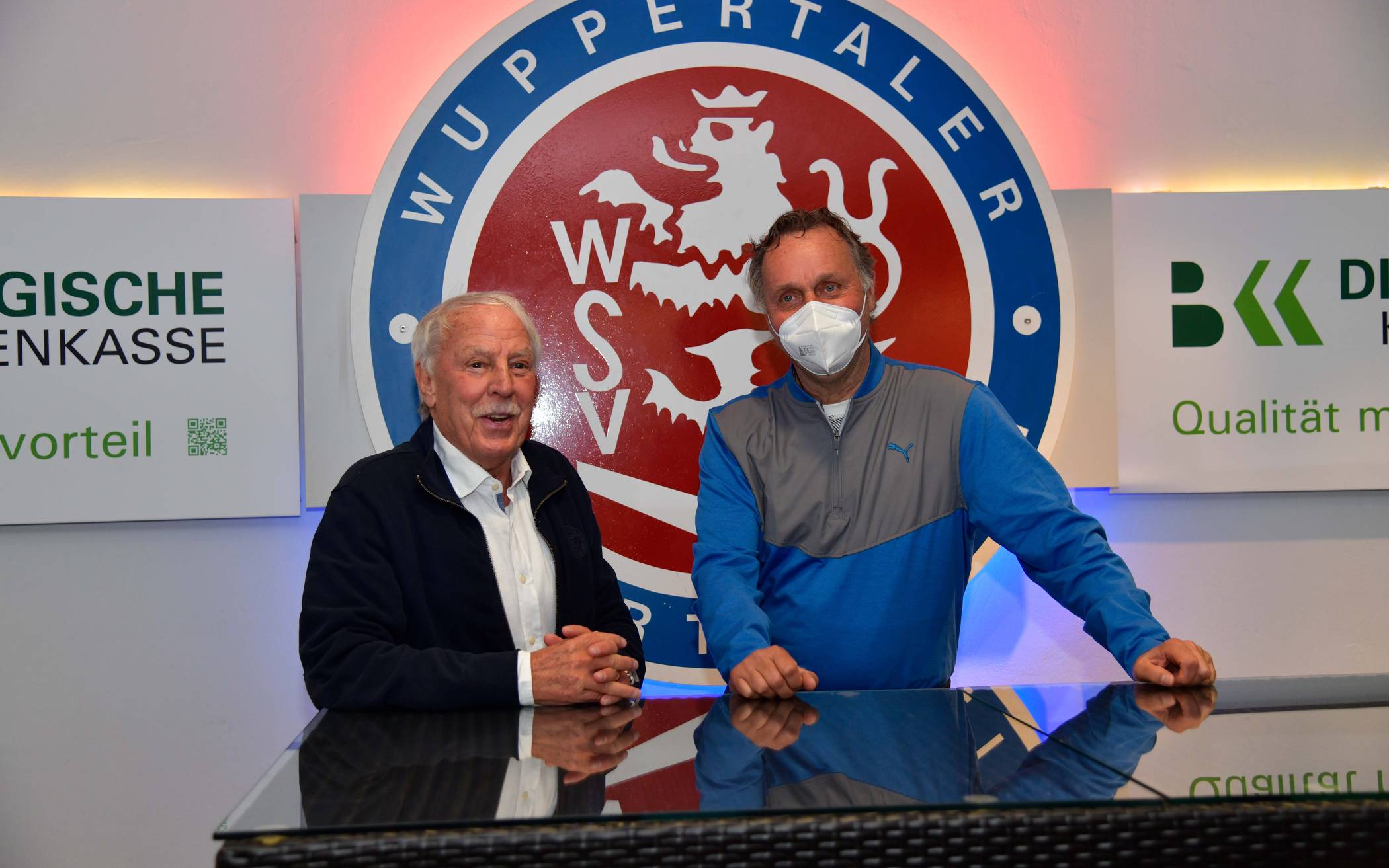 Der von einer Corona-Infektion genesene Geldgeber Friedhelm Runge (li.) mit Peter...