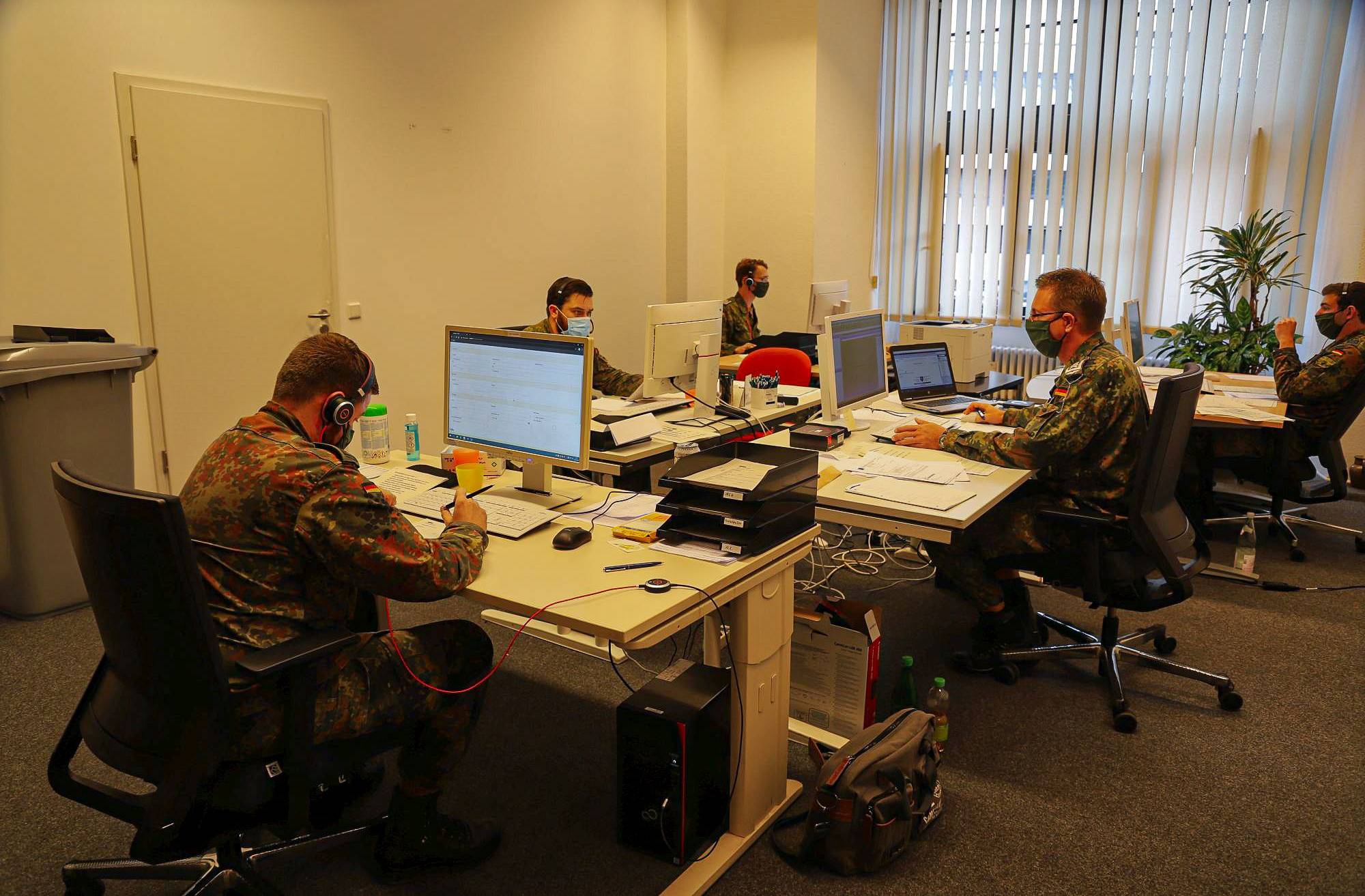 Bundeswehr-Einsatz im Wuppertaler Gesundheitsamt (Bild aus
