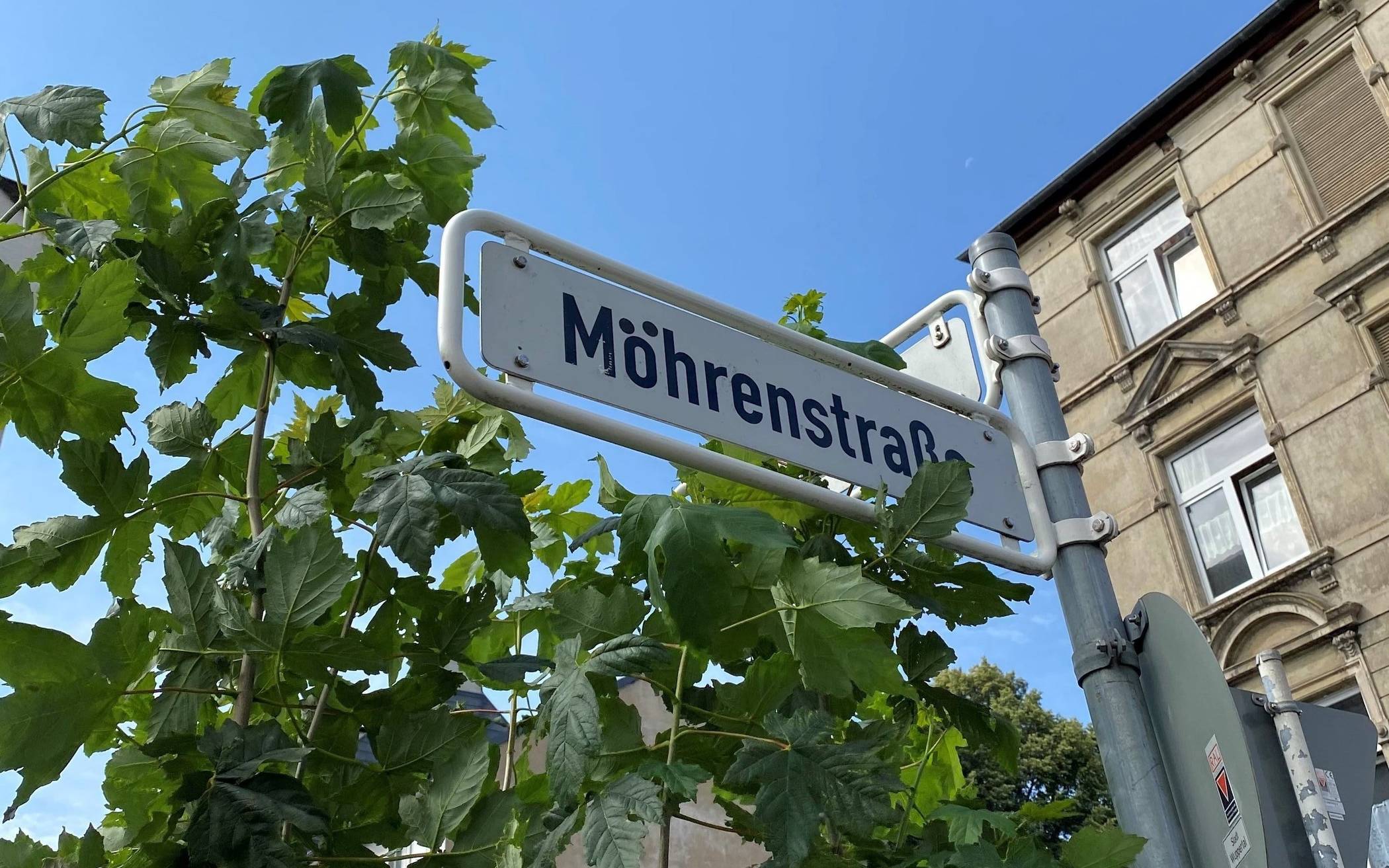 Unbekannte haben an der Mohrenstraße bereits Änderungen vorgenommen. 