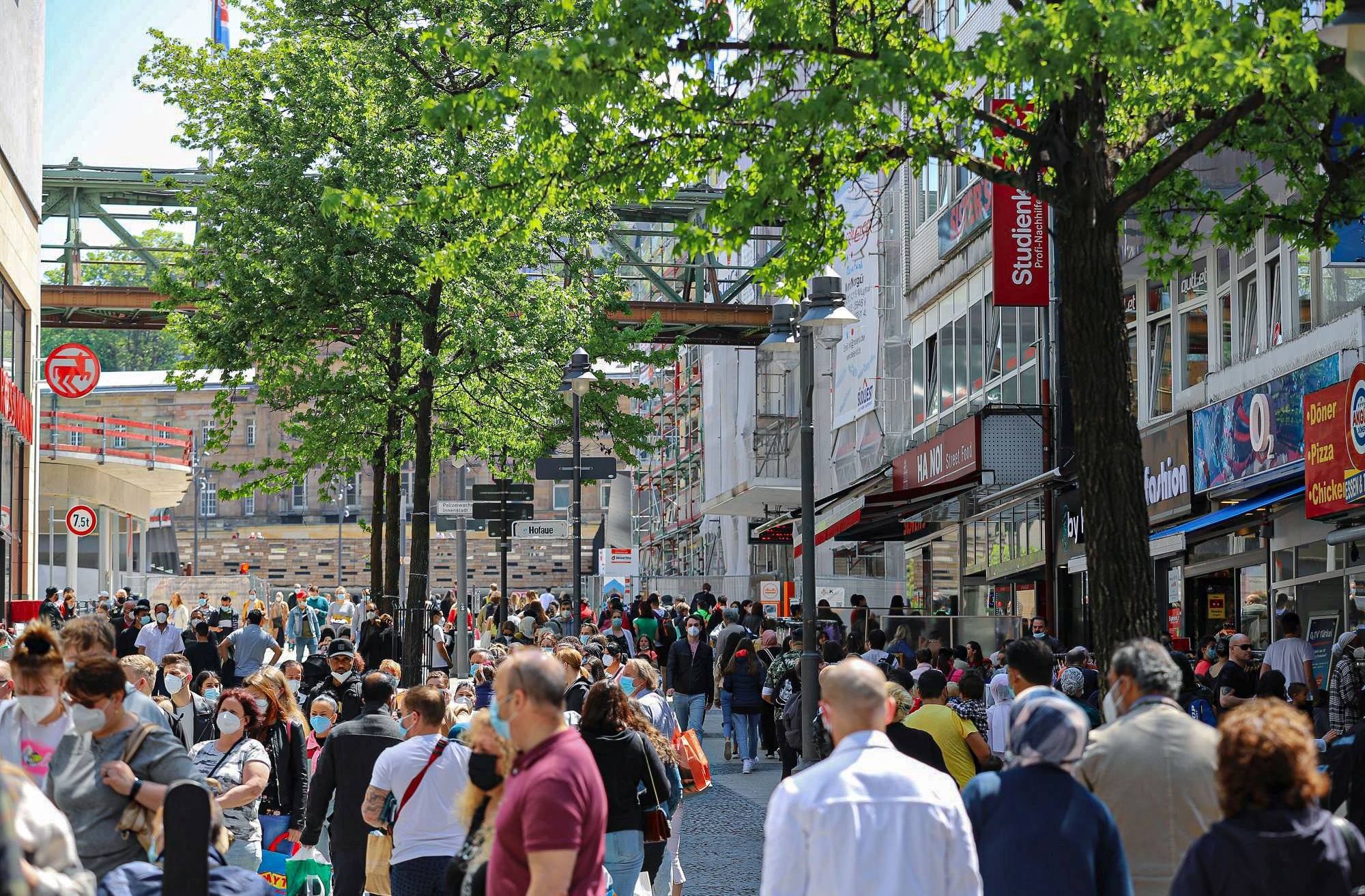 Wuppertals Citys wieder prall gefüllt