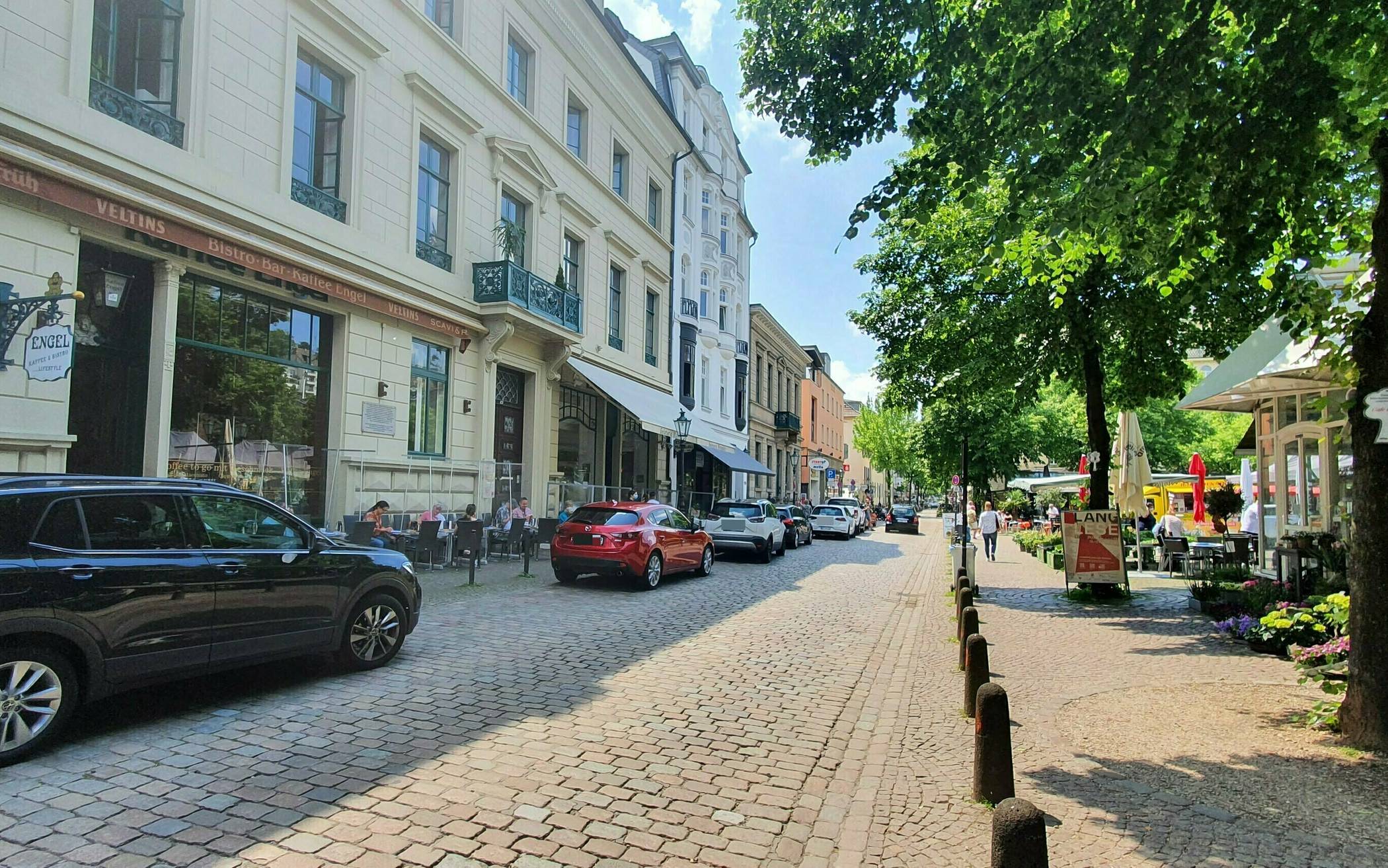  Blick in die Friedrich-Ebert-Straße vor dem Laurentiusplatz. 