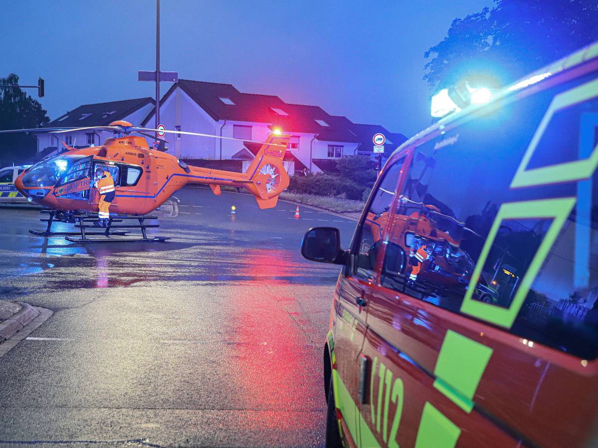 Landung auf Kreuzung vor A46-Auffahrt
