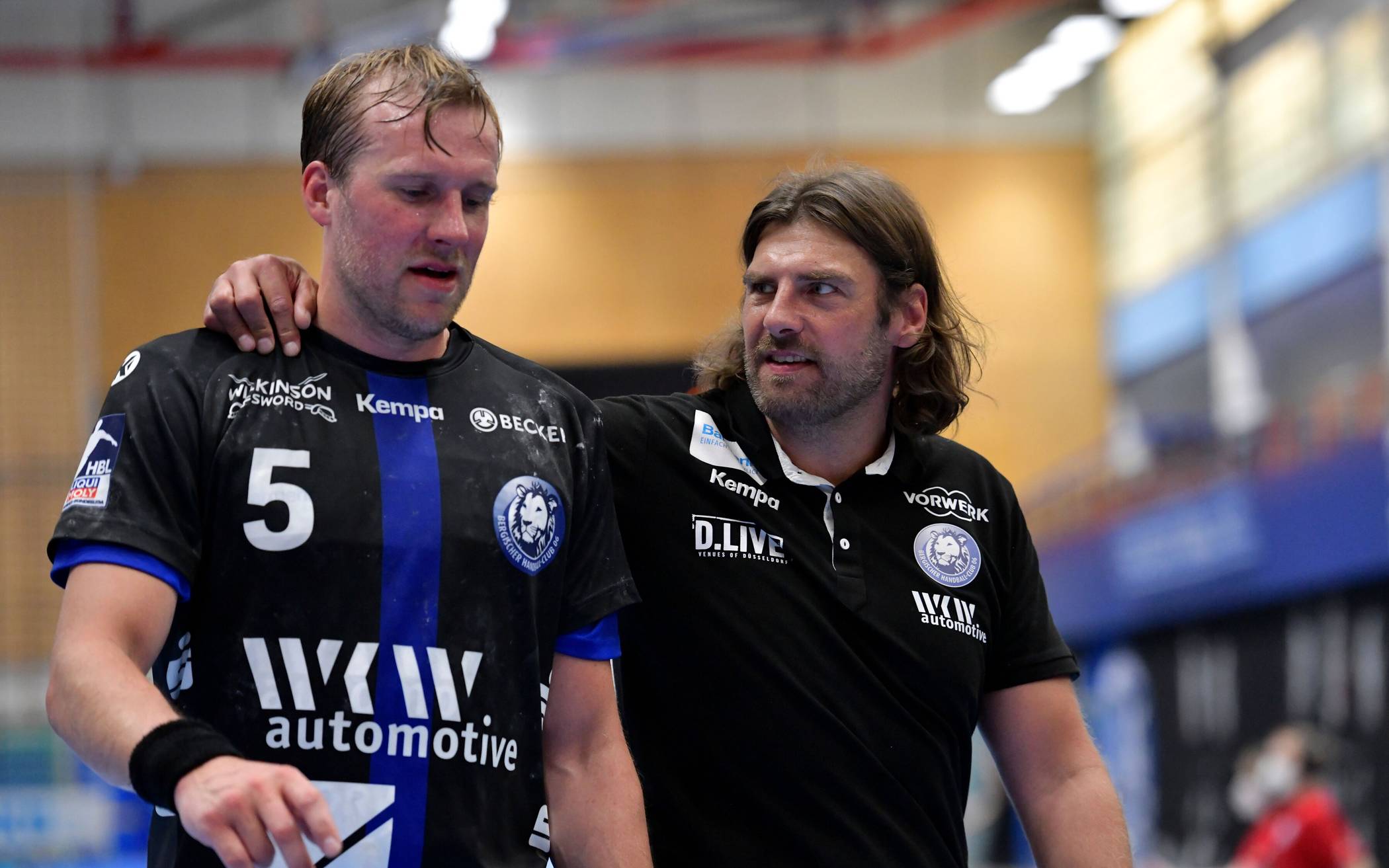  BHC-Kreisläufer Max Darj mit Trainer Sebastian Hinze - genau wie der Coach verlässt auch der Schwede nach der kommenden Saison den Handball-Bundesligisten. 