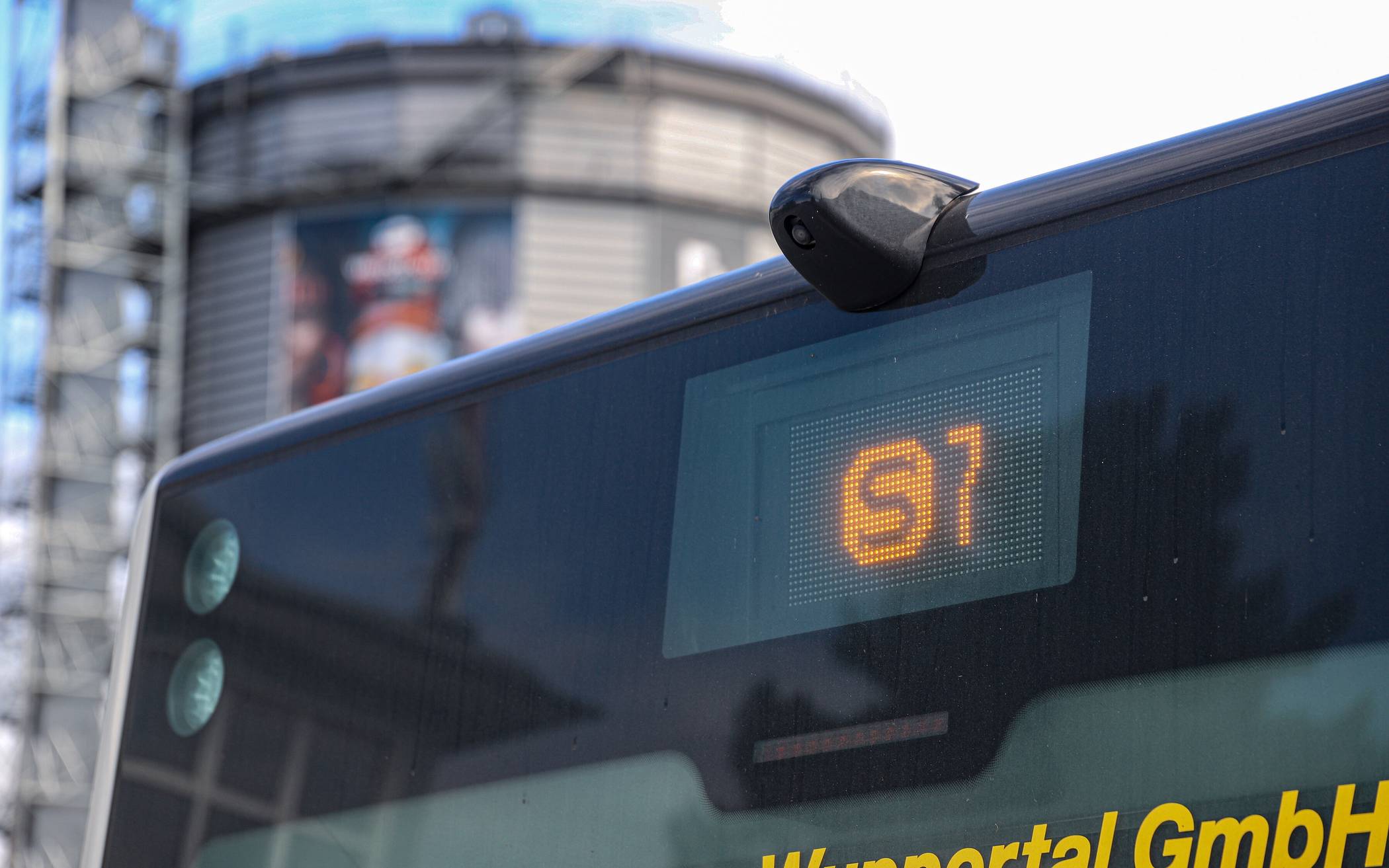  Wegen der Strecken-Teilsperrung sind auf der Linie der S7 momentan Ersatzbusse unterwegs.   
