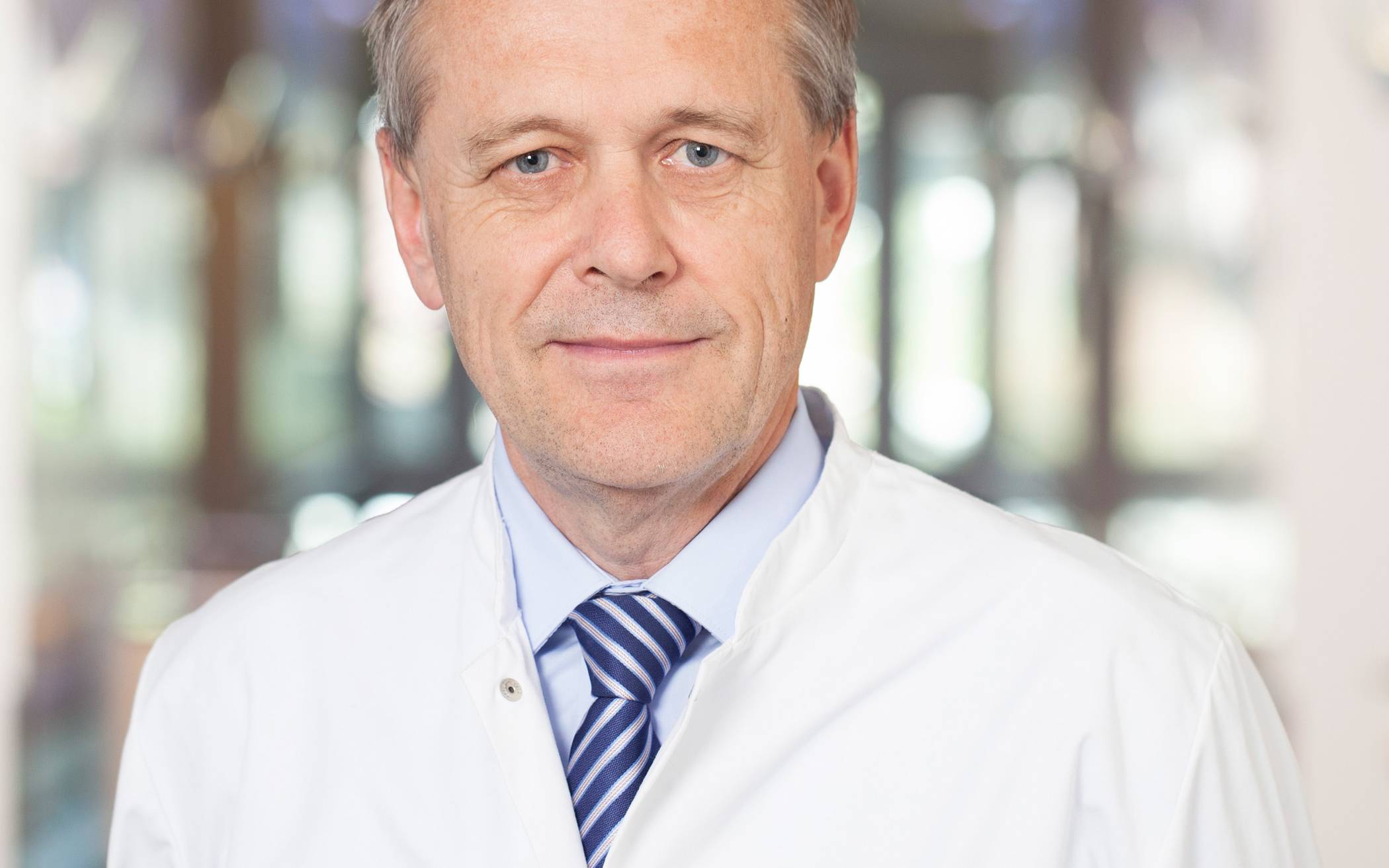  Prof. Dr. med. Jürgen Hucke, Chefarzt der Klinik für Frauenheilkunde und Geburtshilfe. 
