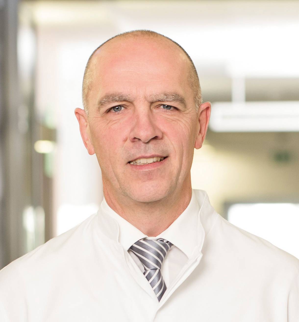  Dr. med. Mathias Hesseling (Leitender Arzt des ZAG – Zentrum für minimal-invasive und ambulante Gynäkologie. 