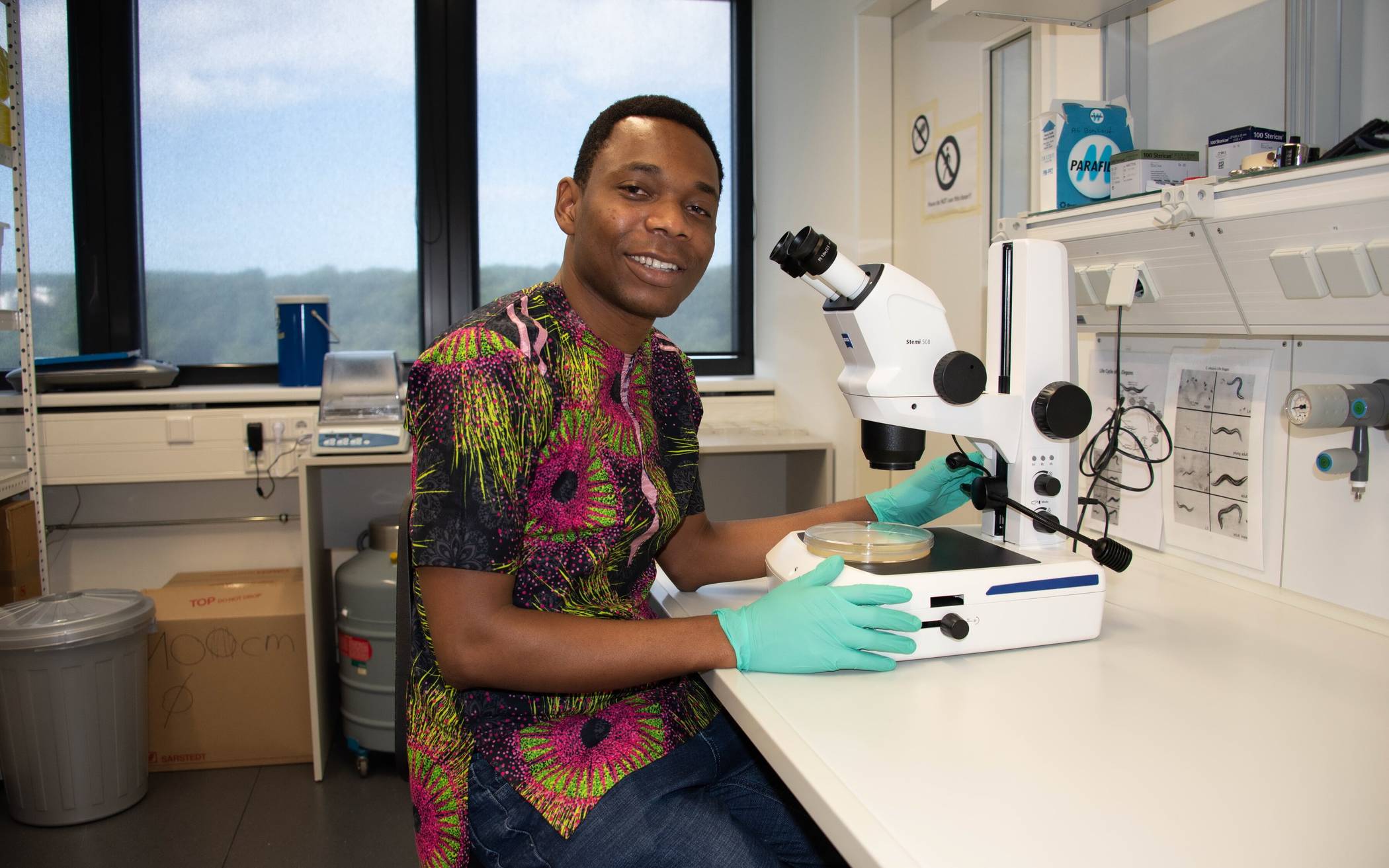  Seit April ist der nigerianische Wissenschaftler Dr. Omamuyovwi Meashack Ijomone zu Gast an der Bergischen Uni. 