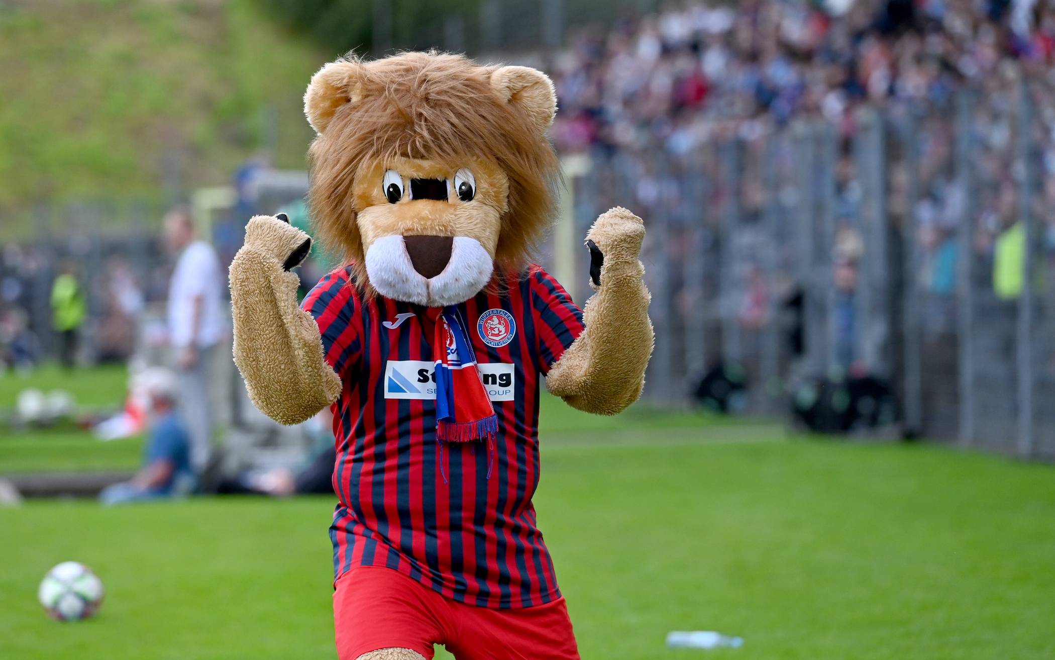  WSV-Maskottchen Pröppi hofft auf viele Fans gegen Rödinghausen. 