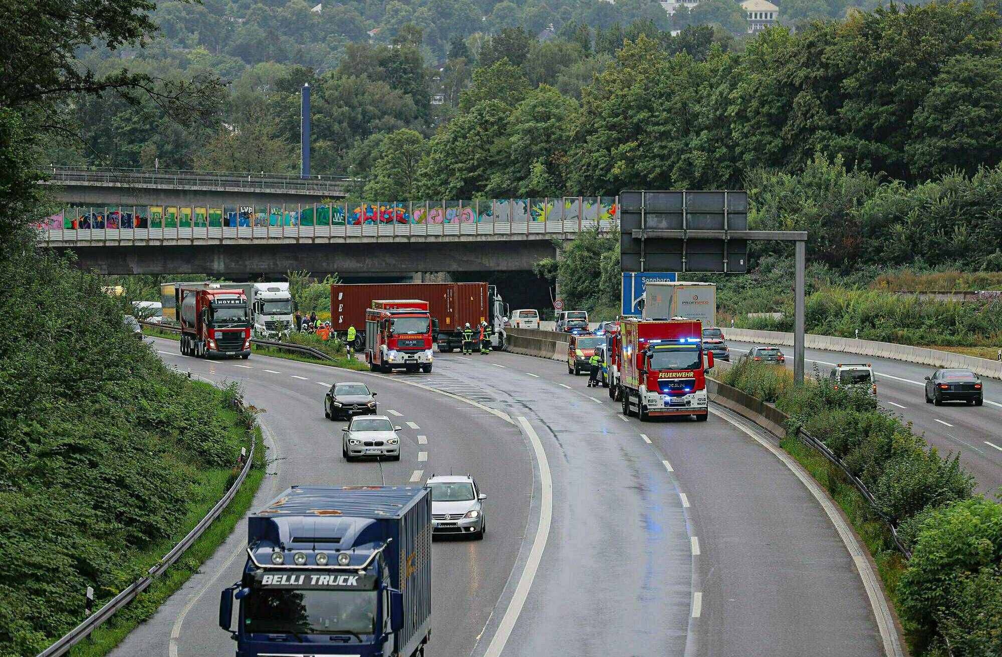 Langer Stau nach Lkw-Unfall auf der A46