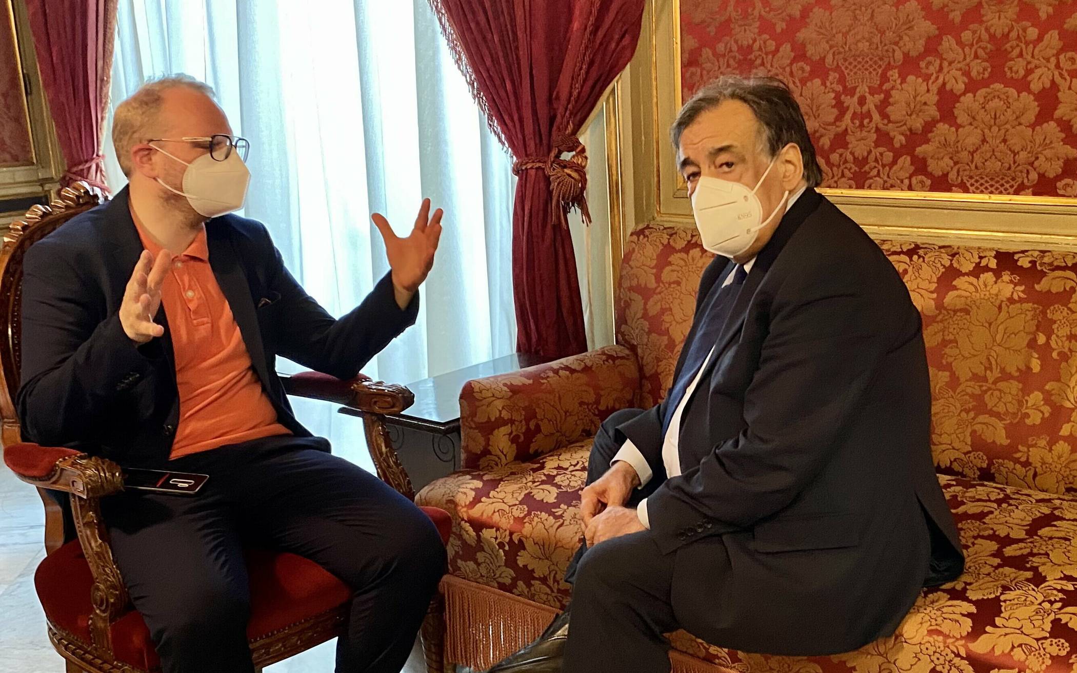  Helge Lindh im Gespräch mit Leoluca Orlando, dem Bürgermeister der sizilianischen Hauptstadt Palermo.  