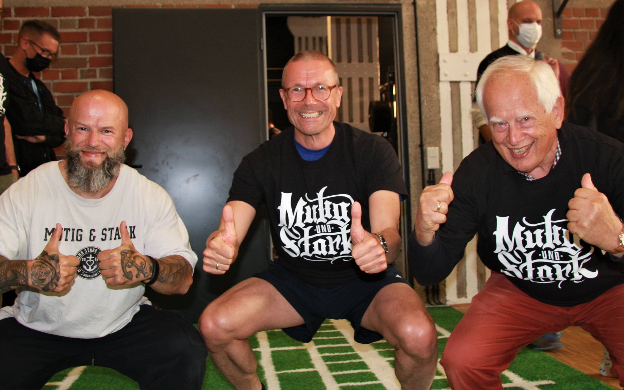 Pastor Marcus Schneider (li.) und OB