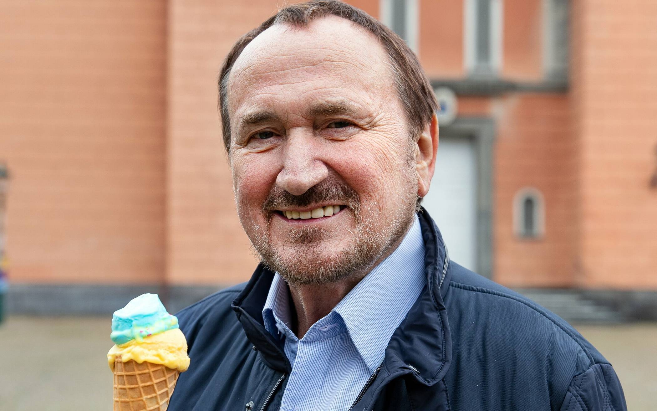  Manfred Todtenhausen entschied sich für ein Eis in Blau-Gelb – den Farben der FDP.  