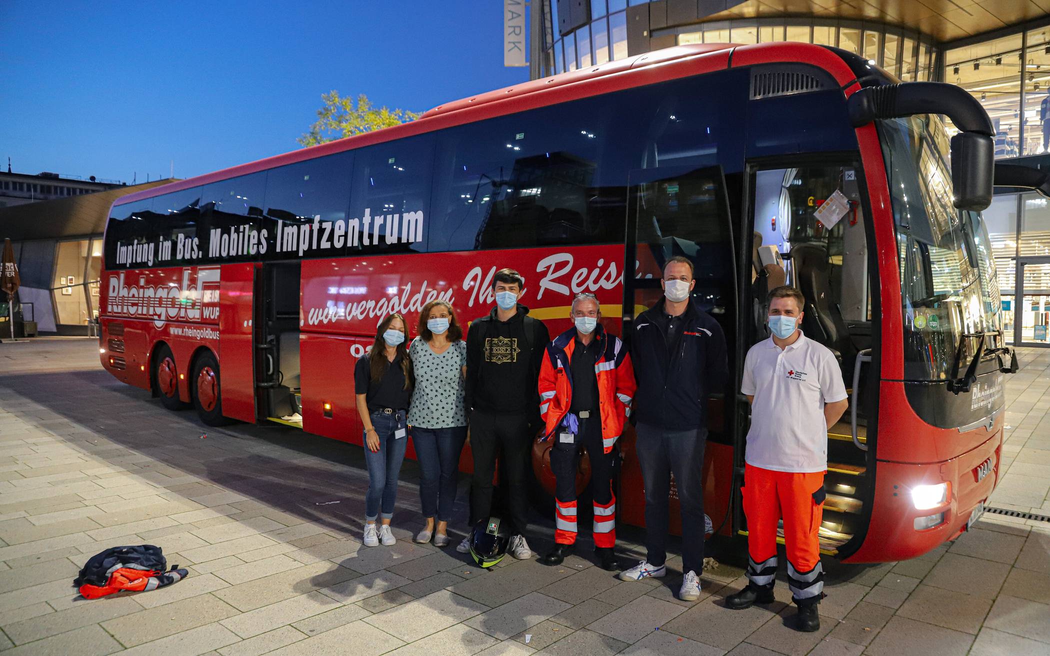Das Team des Wuppertaler Impfbusses.