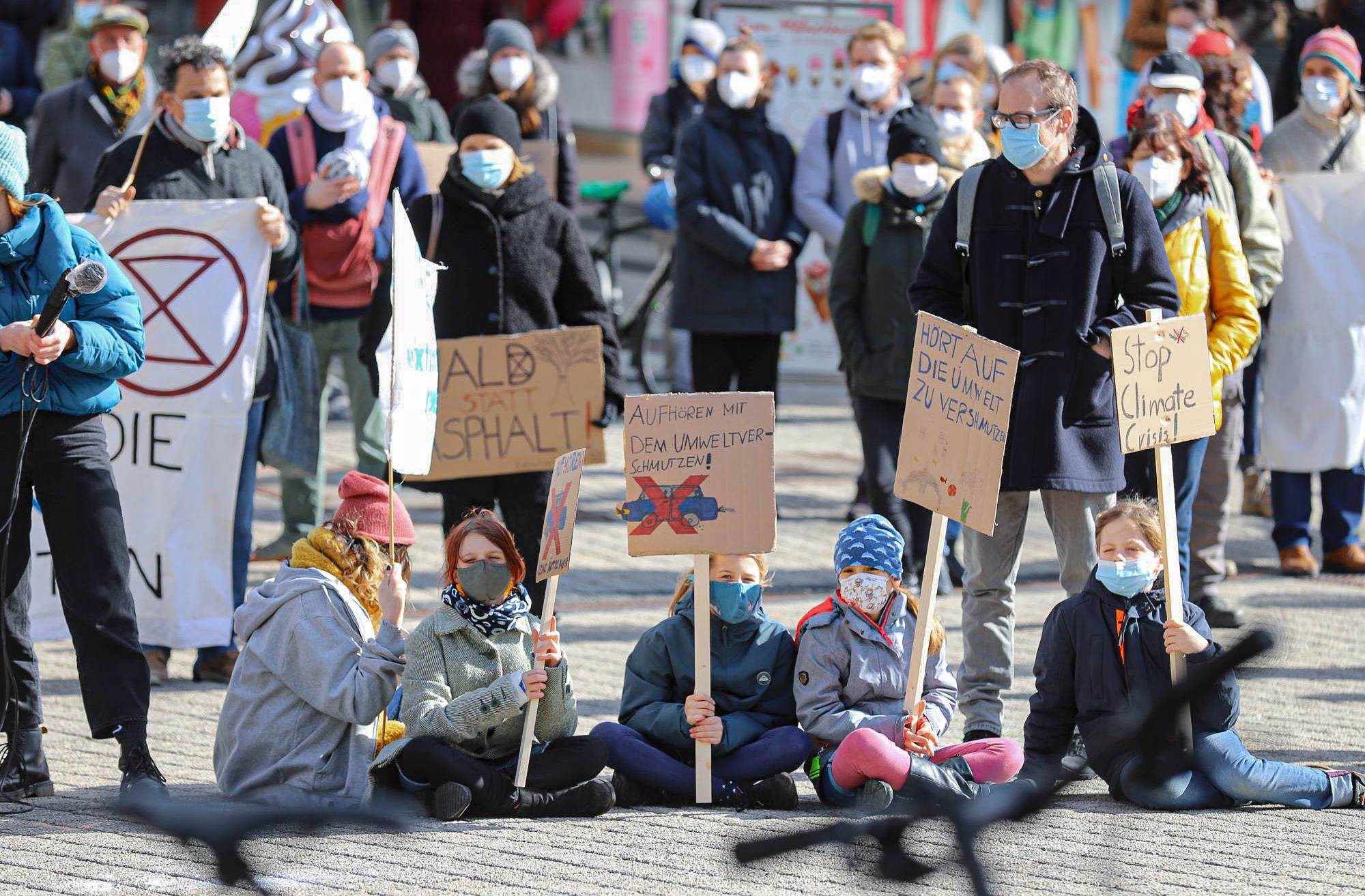 Demonstrierende bei einer FFF-Demo im März