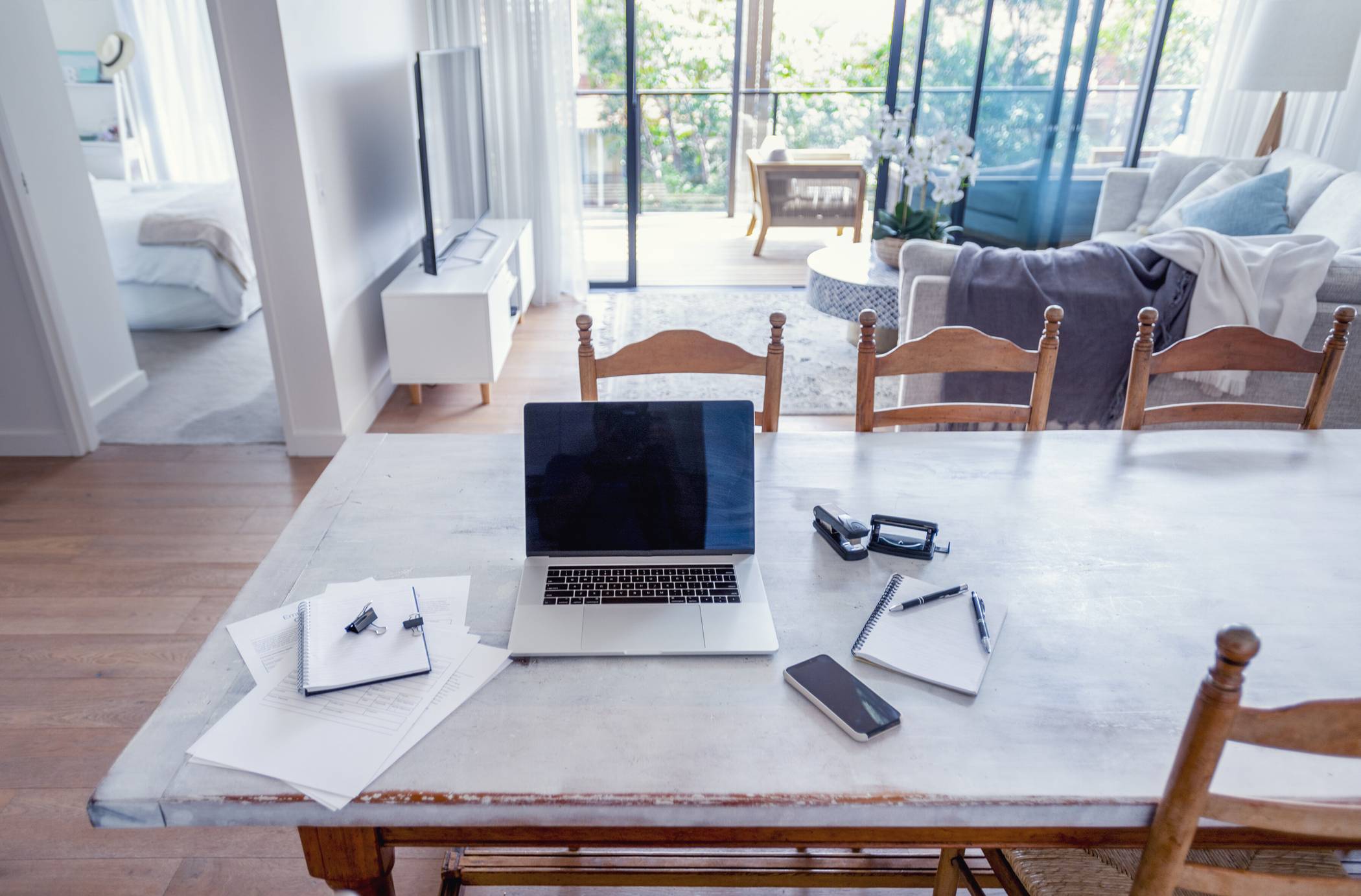  Bei wenig Platz wird der Esszimmertisch auch mal zum Homeoffice.  