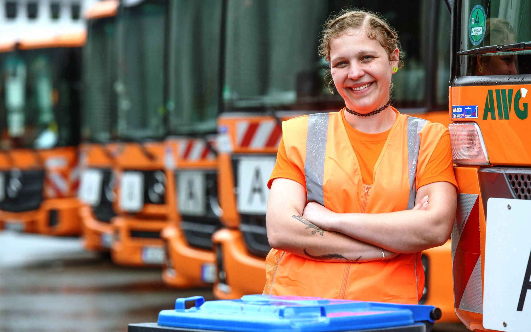  Yvonne Weising, die bei der AWG in Wuppertal als Laderin (Müllwerkerin) und Kraftfahrerin arbeitet, auf dem AWG/ESW-Betriebshof Klingelholl. 