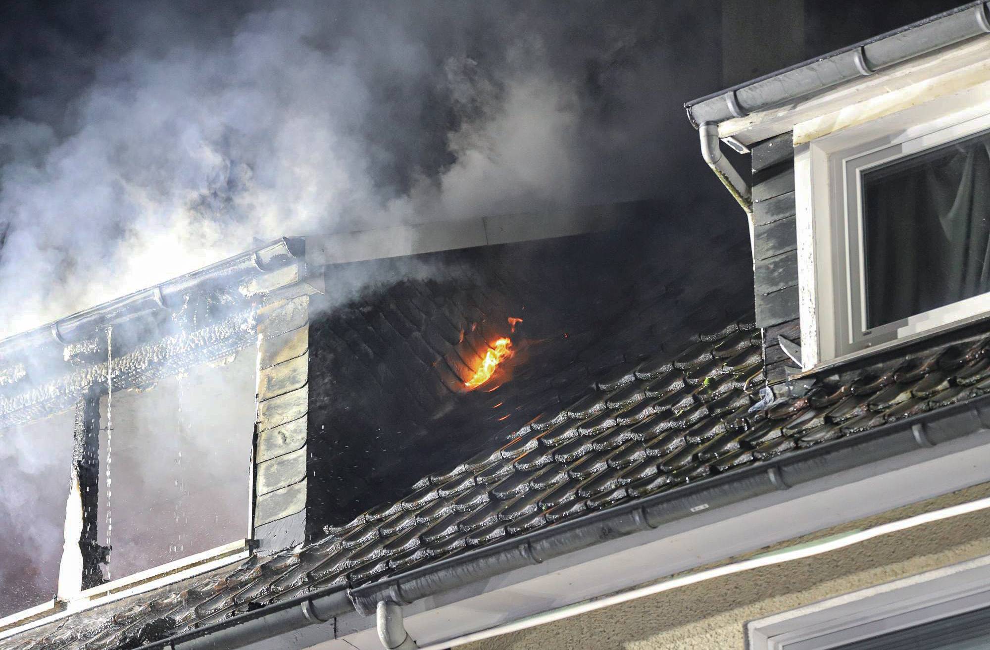 Dachgeschosswohnung brannte in Wuppertal-Barmen komplett aus