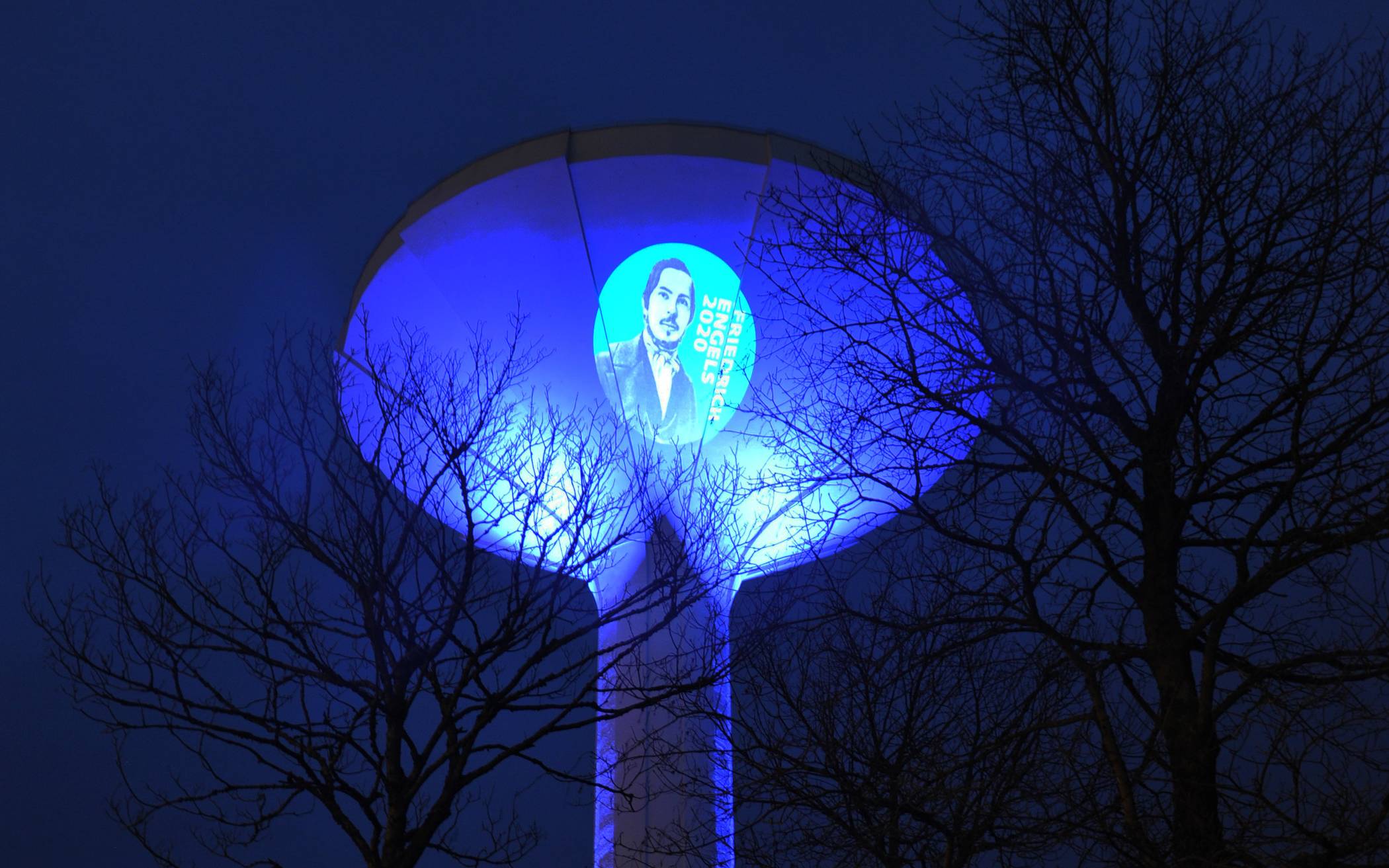  Die Beleuchtung des Lichtscheider Wasserturms wird von den WSW bezahlt. 