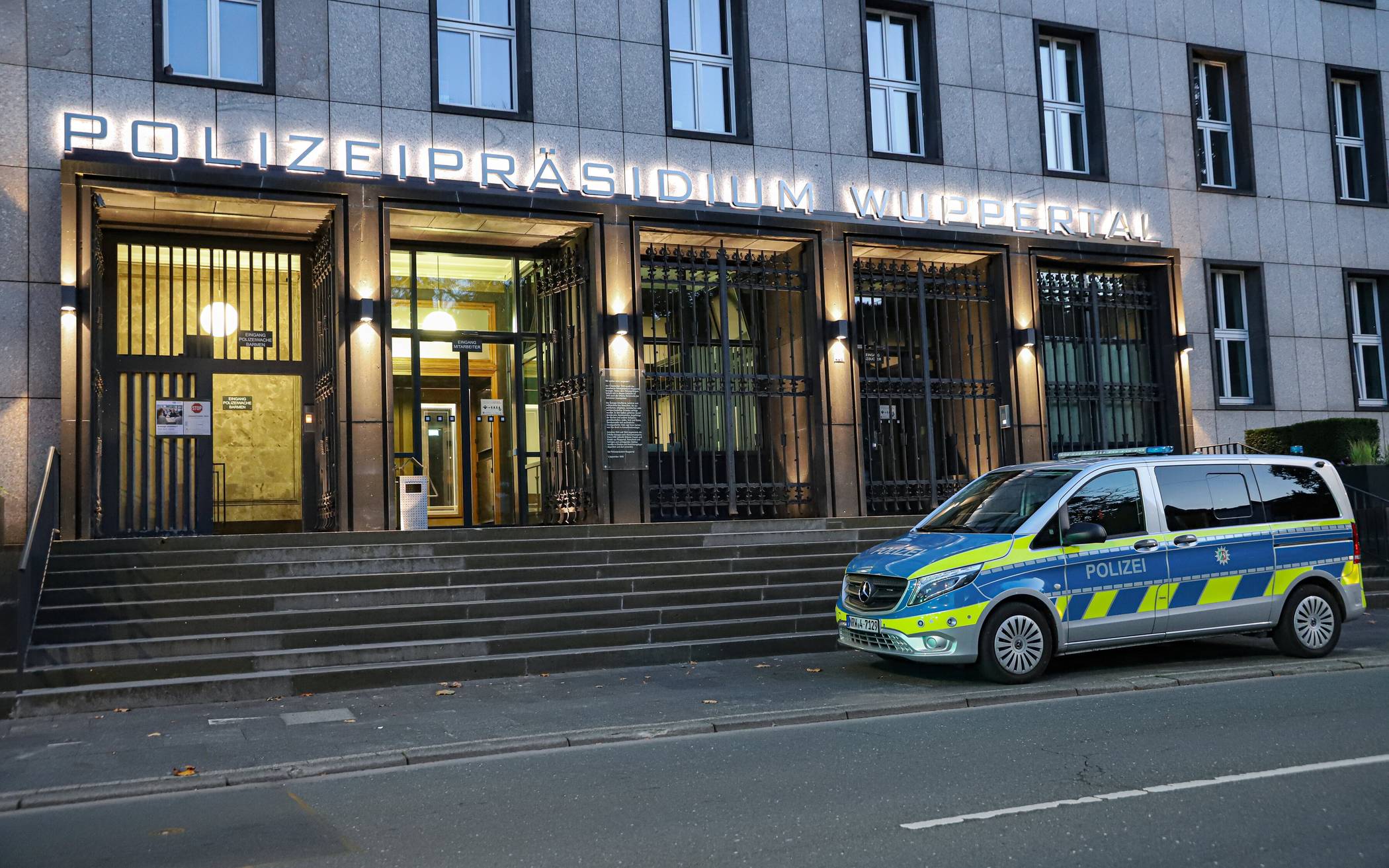 Das Polizeipräsidium an der Friedrich-Engels-Allee.