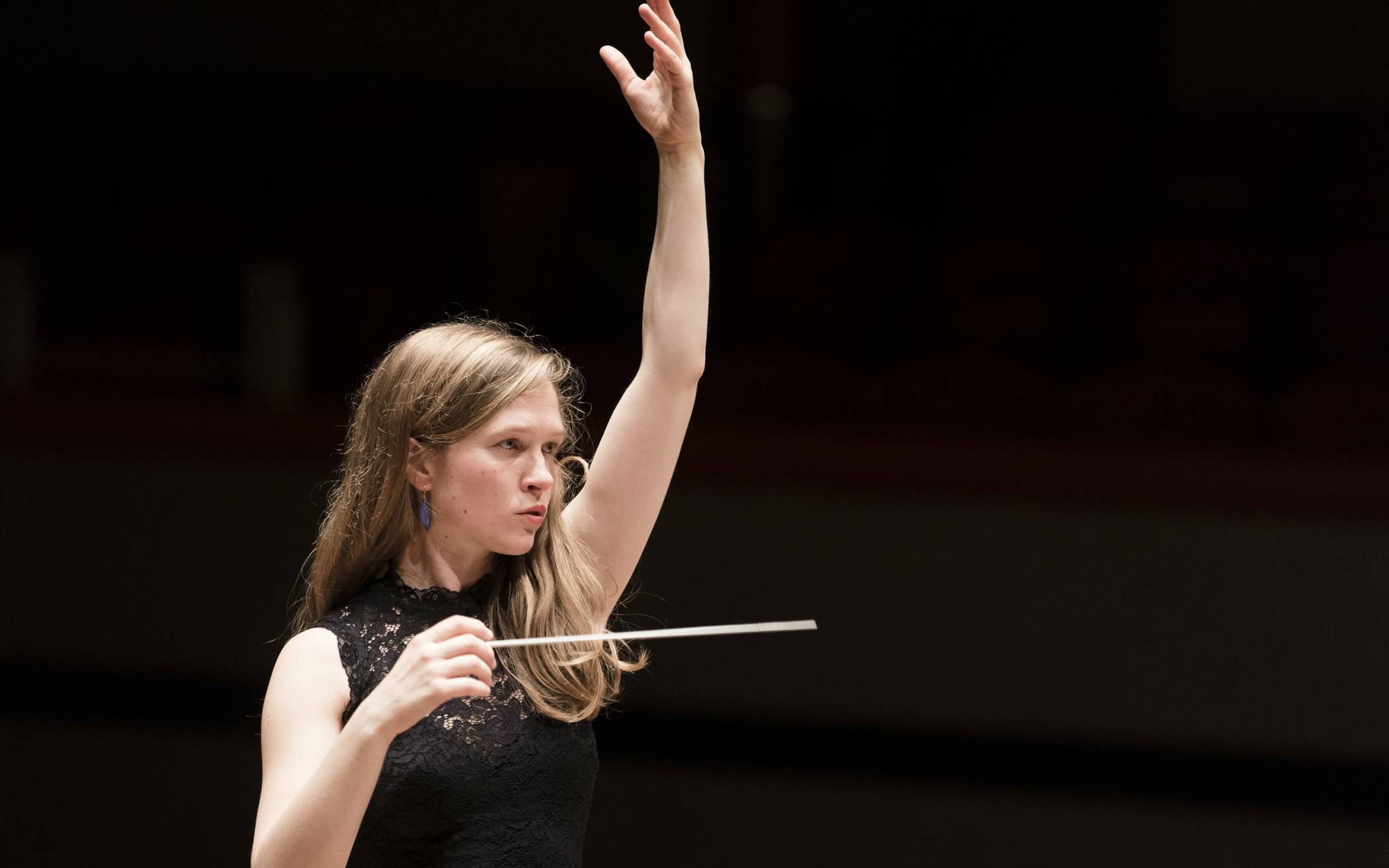  Mirga Granzinyté-Tyla, die Leiterin des City of Birmingham Symphony Orchestra, ist momentan die weltweit gefeiertste Dirigentin.  