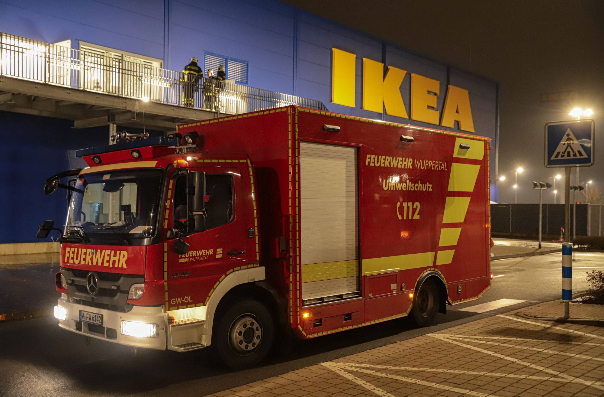 Mit Bildern: Wuppertaler IKEA nach Brand geräumt