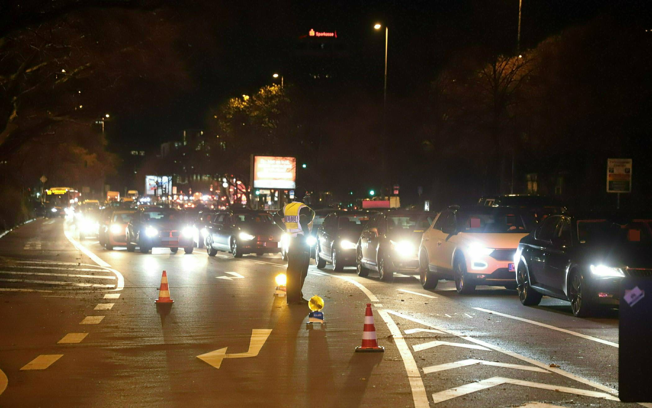 Nach Unfall in Wuppertal-Elberfeld lange Staus im Berufsverkehr