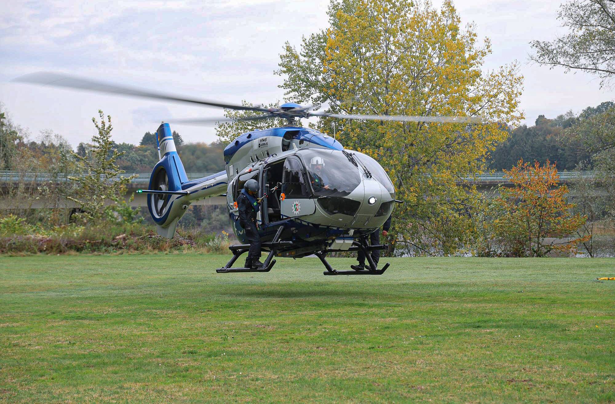 Hubschrauber-Besatzung entdeckt Dieb im Gebüsch