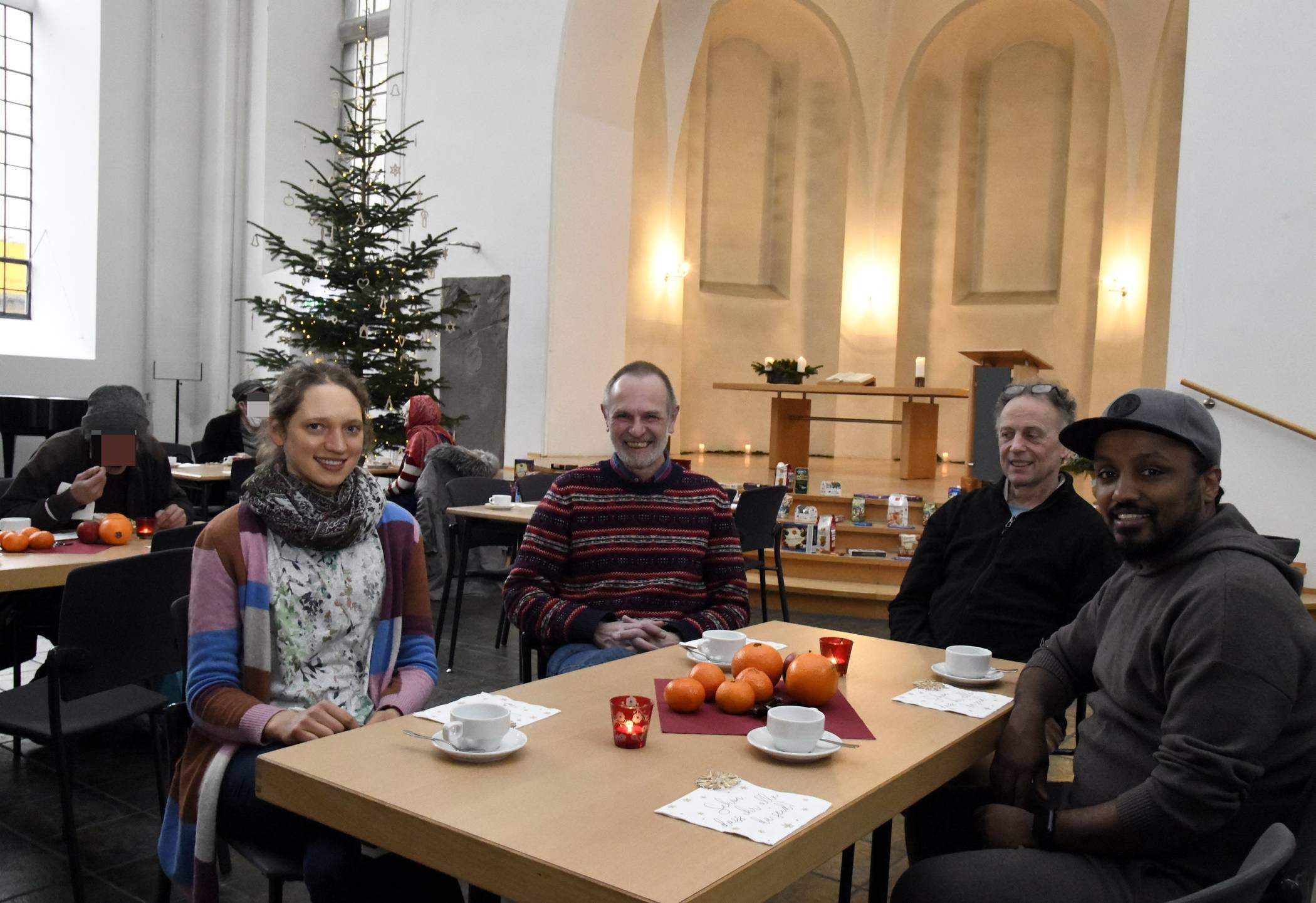  Von li.: Pfarrerin Simone Keller, Pfarrer Martin Gebhardt, Pfarrer Johannes Nattland und Biniam Gebremeidhin (Geschäftsleiter „WeltCafe“). 