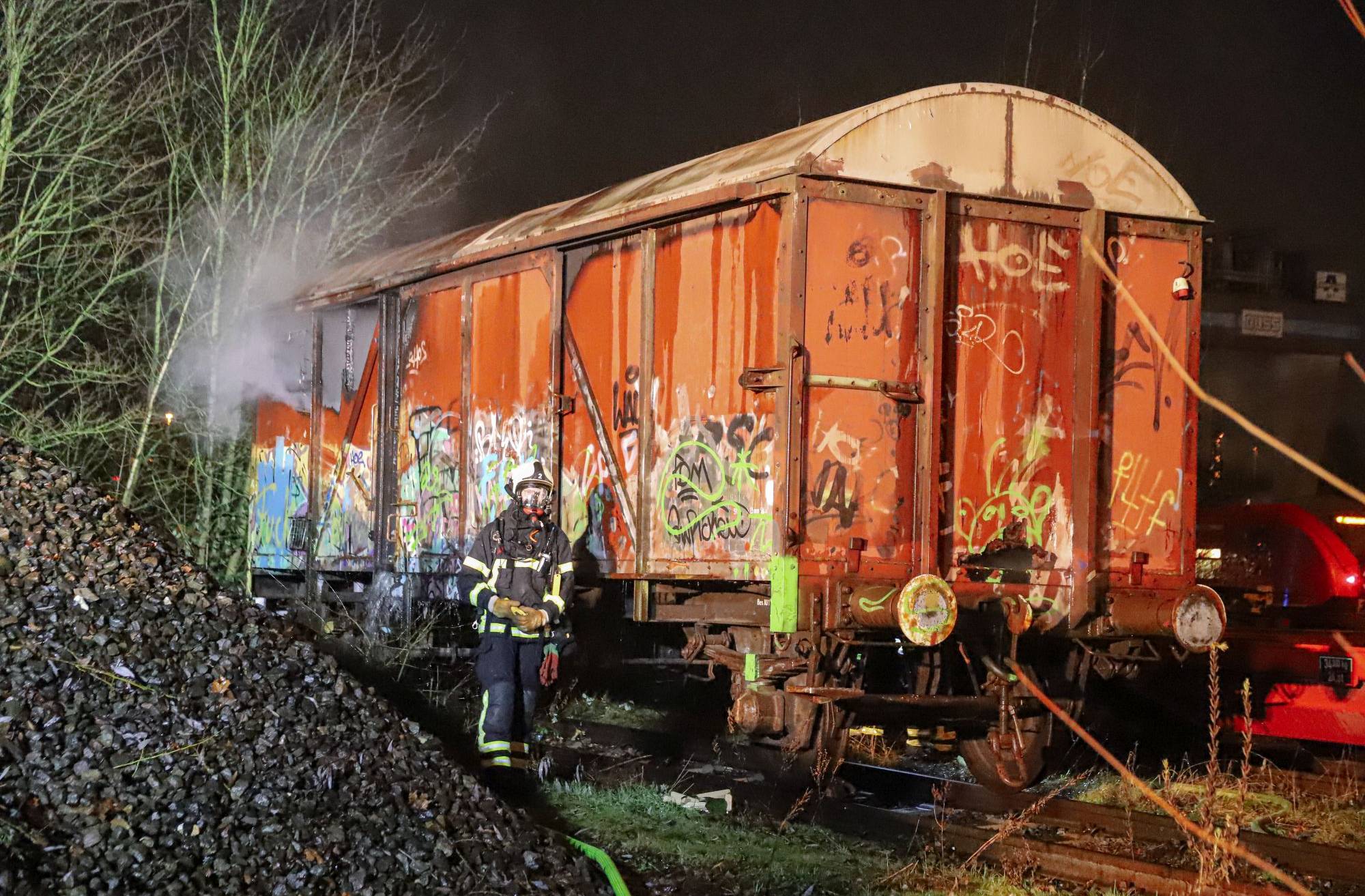 Flammen schlugen aus Güterwaggon