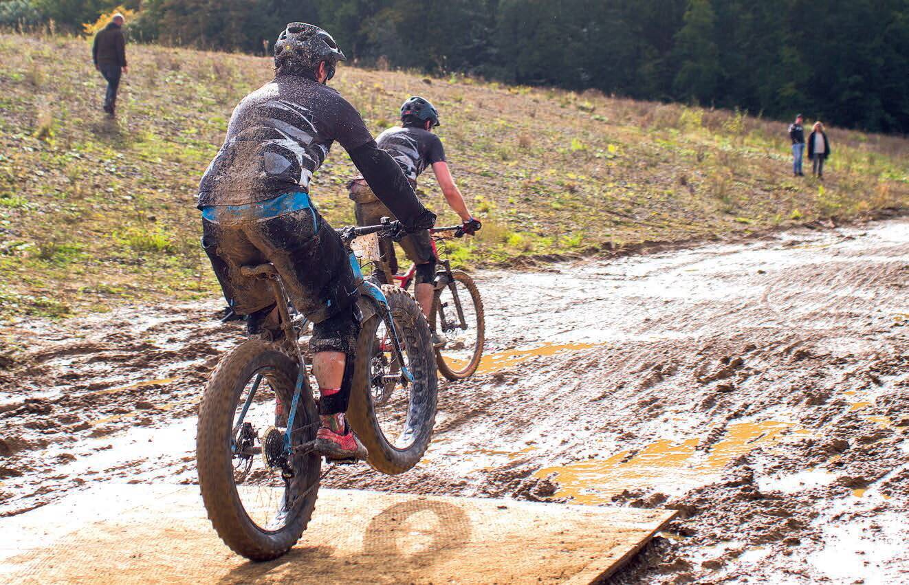 Steilkurve, Schlamm und Schuften...