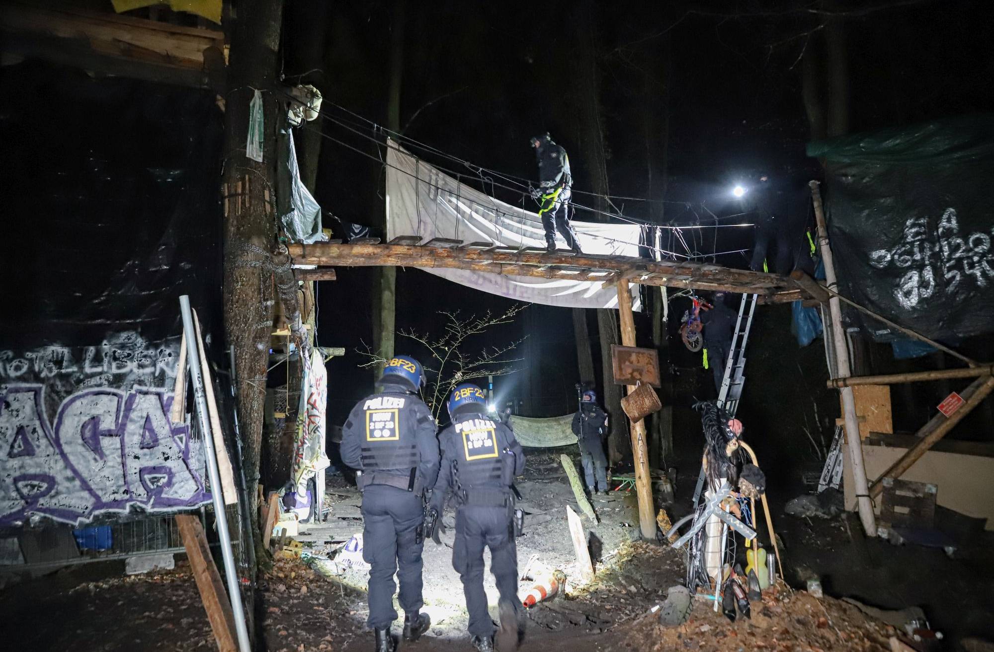Polizei bleibt über Nacht im Osterholz-Wald
