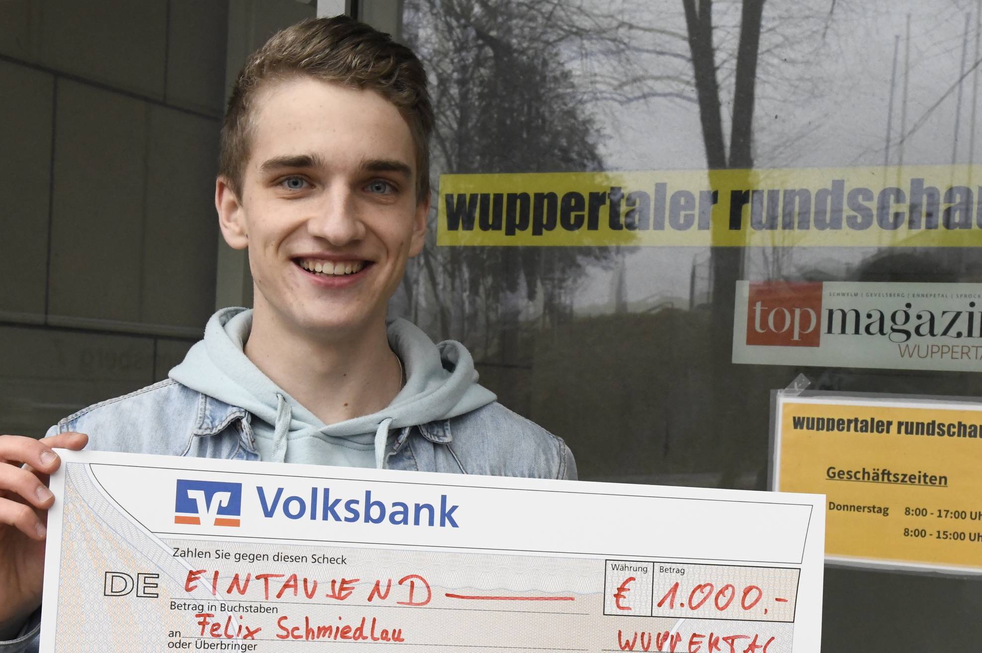  Felix Schmiedlau ist mit seinem Reel auf dem dritten Platz gelandet und gewinnt 1.000 Euro. Er führte die Zuschauerinnen und Zuschauer per Handstand durchs Tal. 