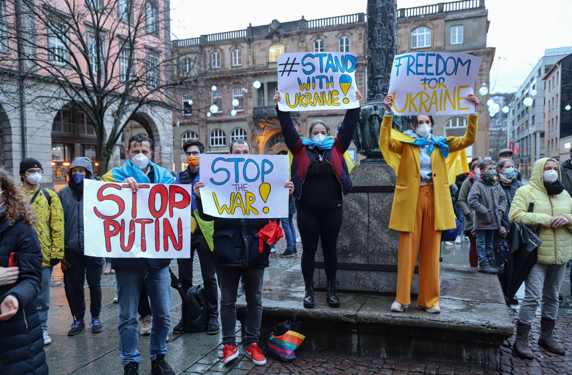  Wuppertalerinnen und Wuppertaler zeigten sich mit der Ukraine solidarisch. 