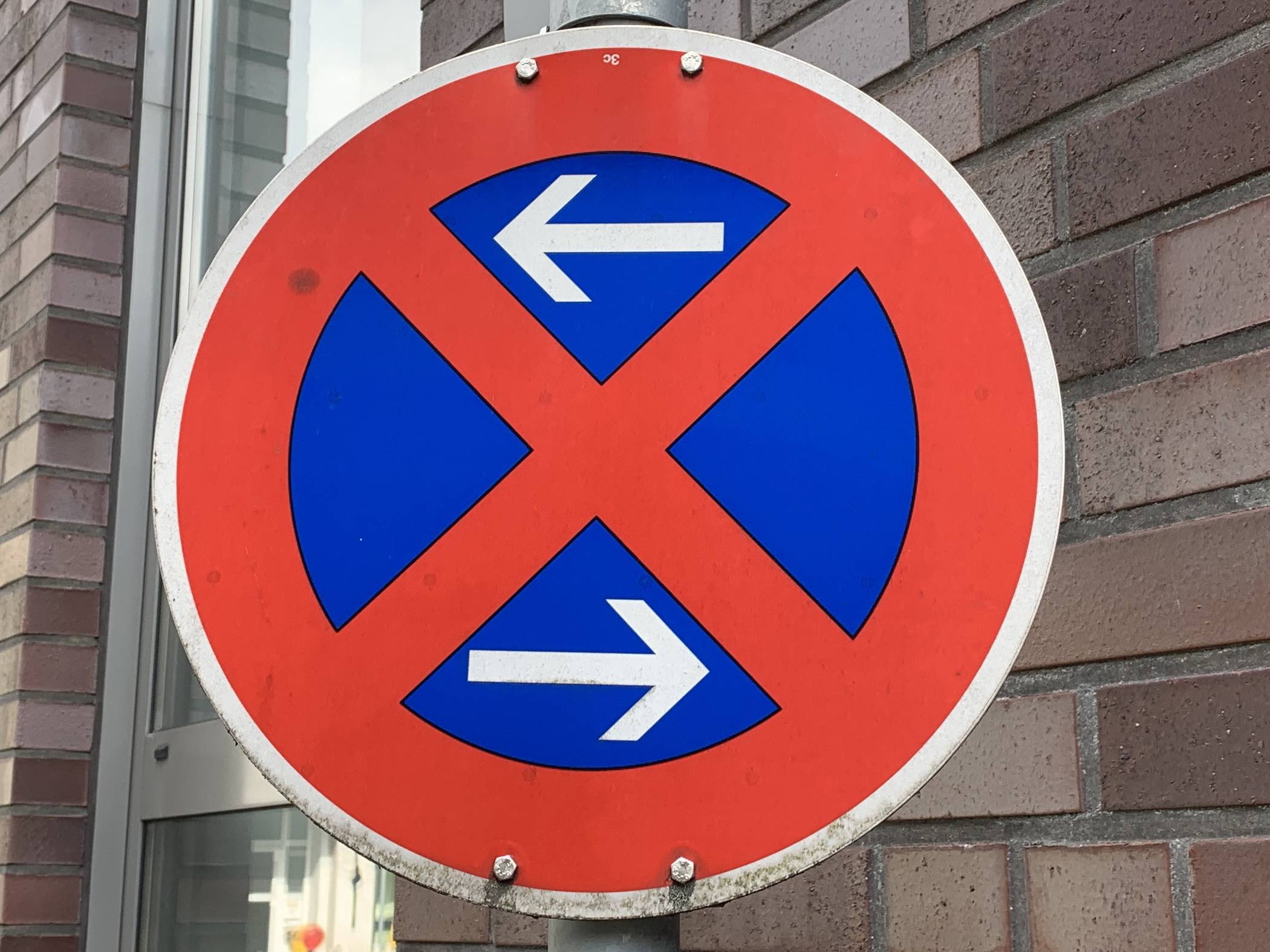  Es werden Halteverbote eingerichtet. 