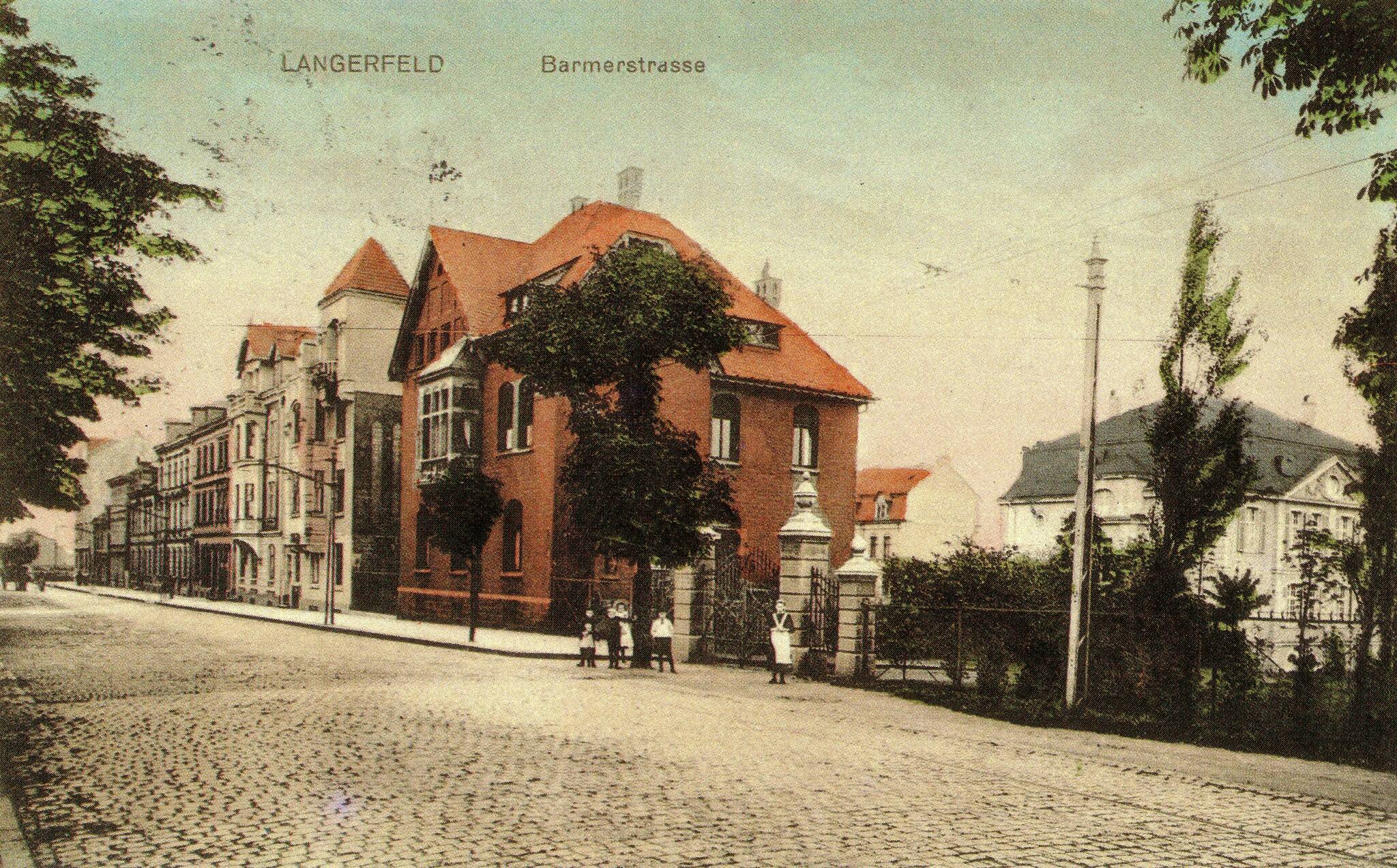Die  Ernst Henkels-Villa (rechts) auf einer Ansichtskarte, ca....