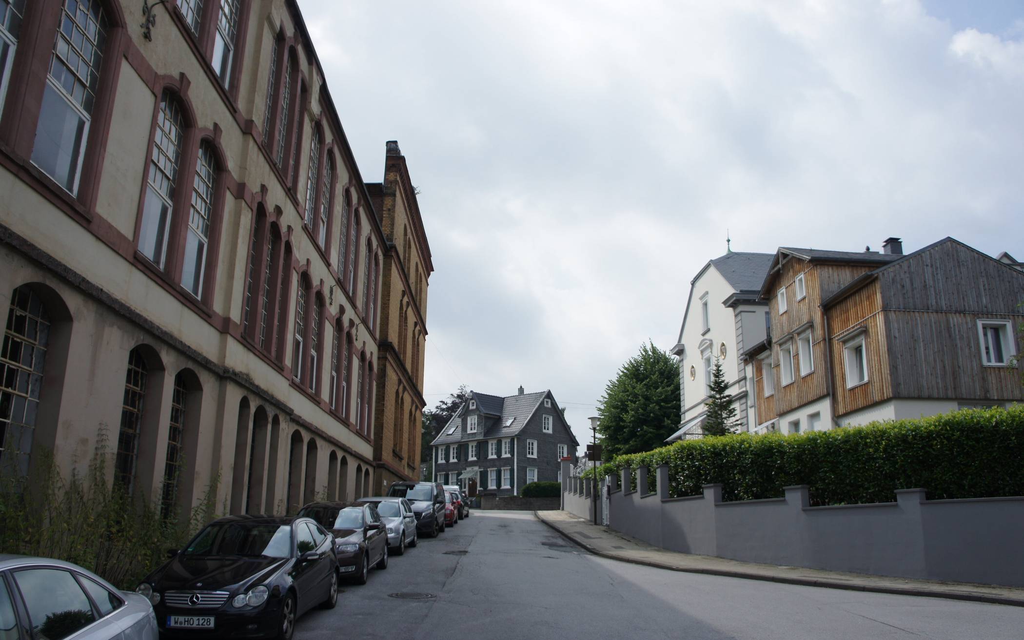 Alb. &amp; E. Henkels, Haupt- u. Nebengebäude (links), Haus des Hausmeisters (Mitte),...