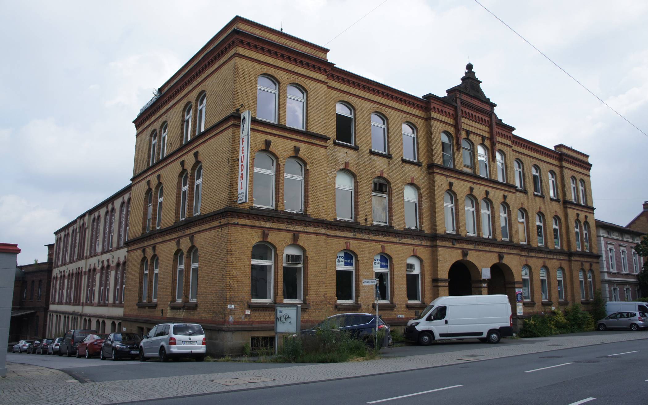 Die historische Front der Henkels-Fabrik heute. Dahinter steckt viel Geschichte und eine...