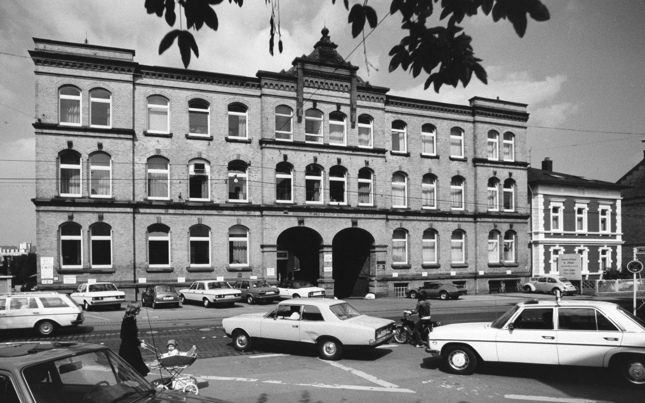 Alb. &amp; E. Henkels, Hauptgebäude, Frontalansicht, ca. Ende 1970er...
