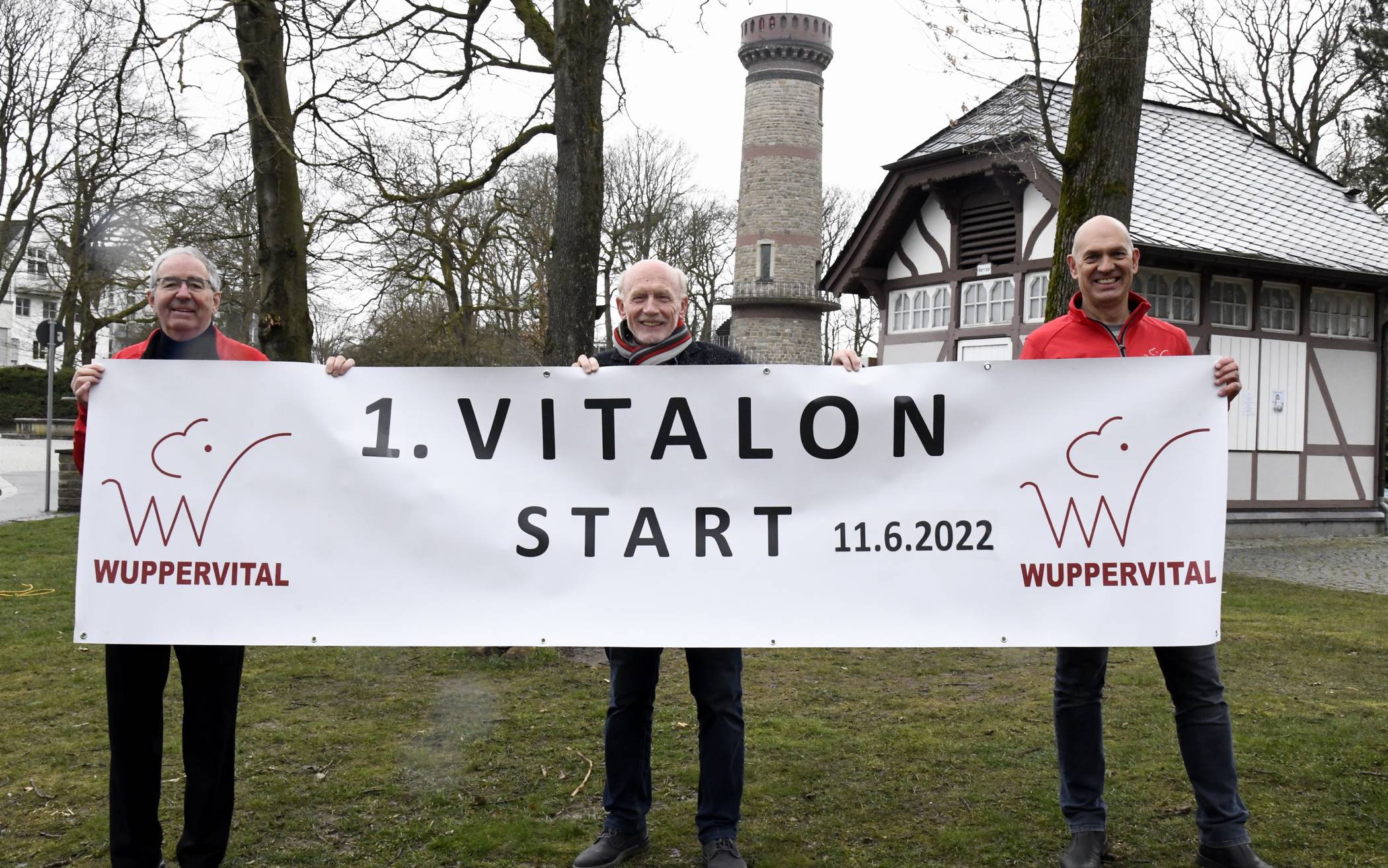  Die Beteiligten des Barmer Verschönerungsvereins und Wuppervital Klaus Conrads, Alfred Honermann und Uwe Saatmann freuen sich schon auf den ersten „Vitalon“.  