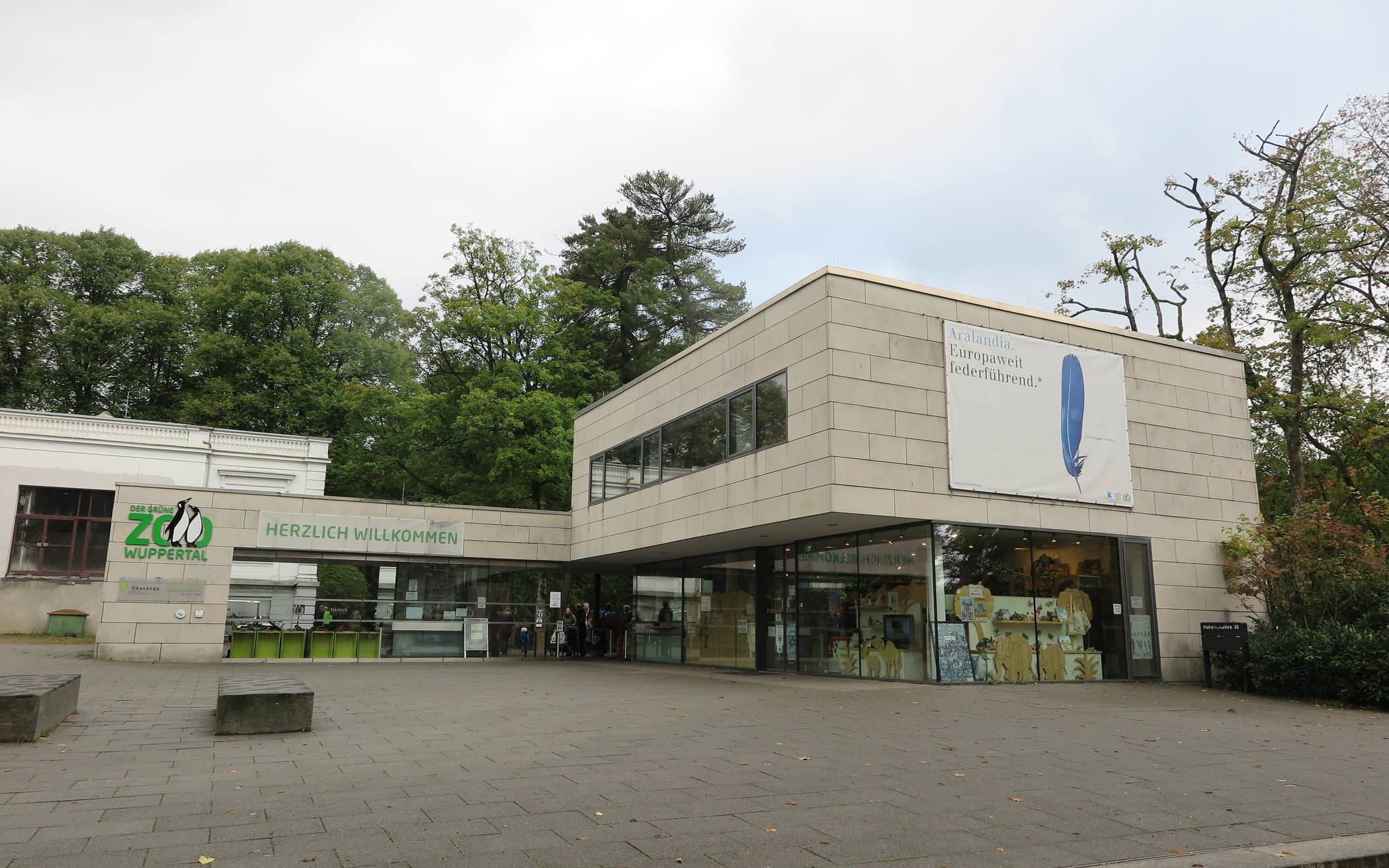  Der Zoo-Haupteingang an der Hubertusallee. 