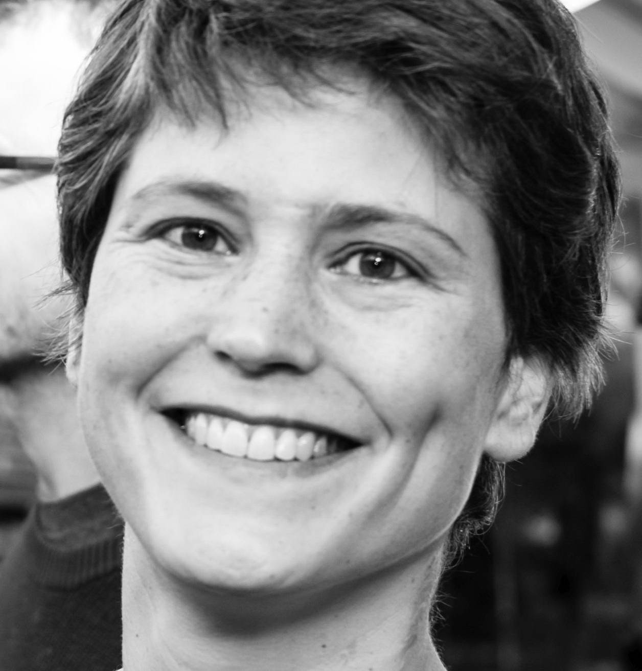  Dr. Élise Julien ist Gastdozentin an der Fakultät für Geistes- und Kulturwissenschaften.  