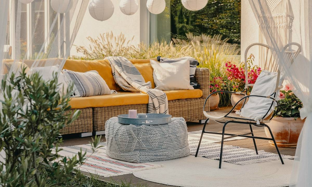  Stilvoll relaxen im aktuellen Outdoor-Trend: Auf dem Balkon, der Terrasse oder im Garten wollen es die Menschen genauso gemütlich haben wie in ihrem Wohnzimmer. 
