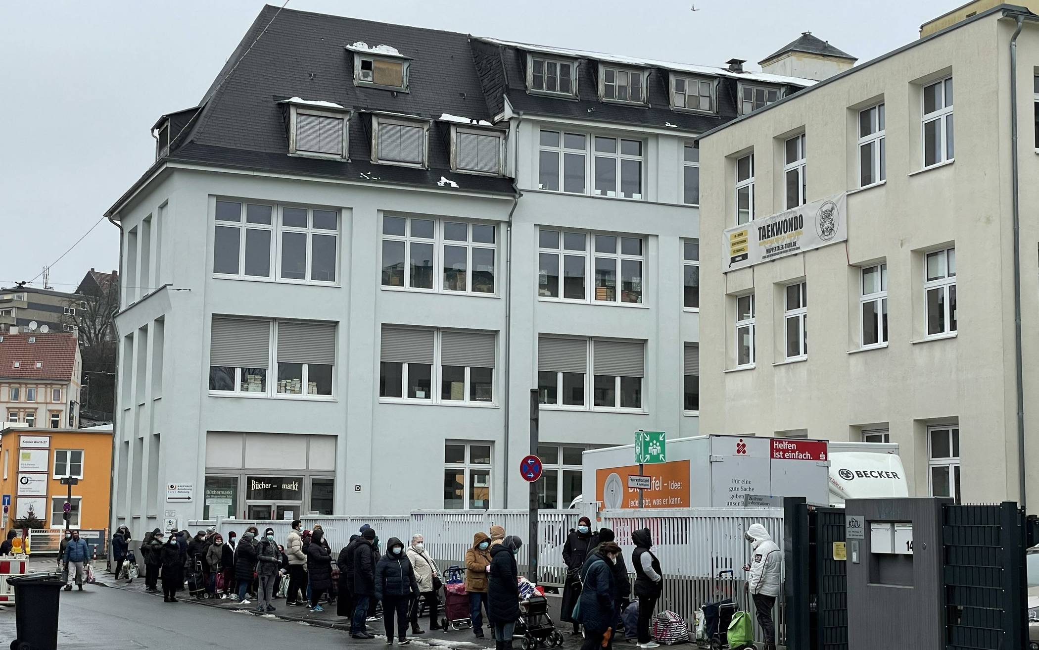 Die Schlangen vor dem Tafelladen am