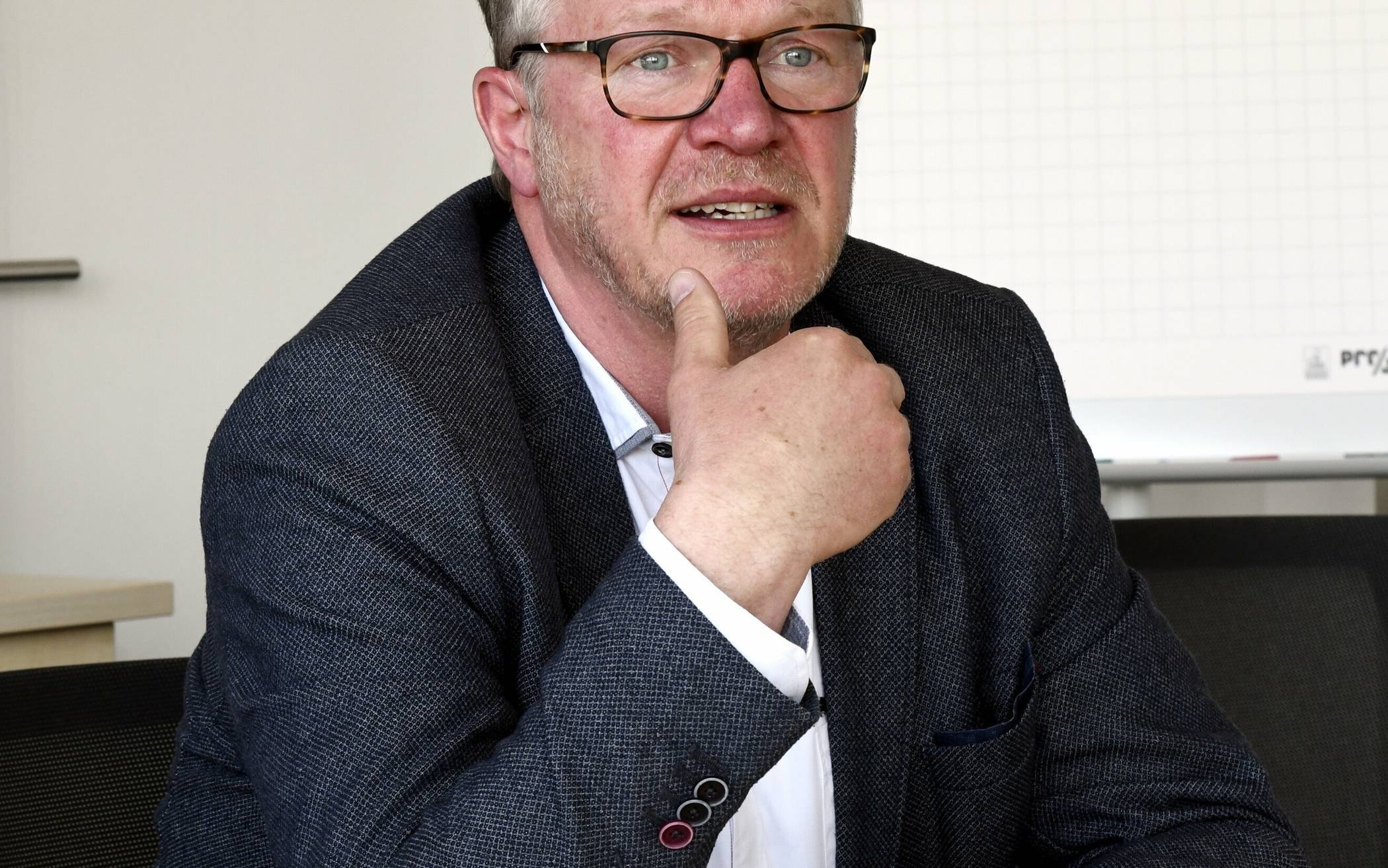   Hans-Jörg Herhausen. 