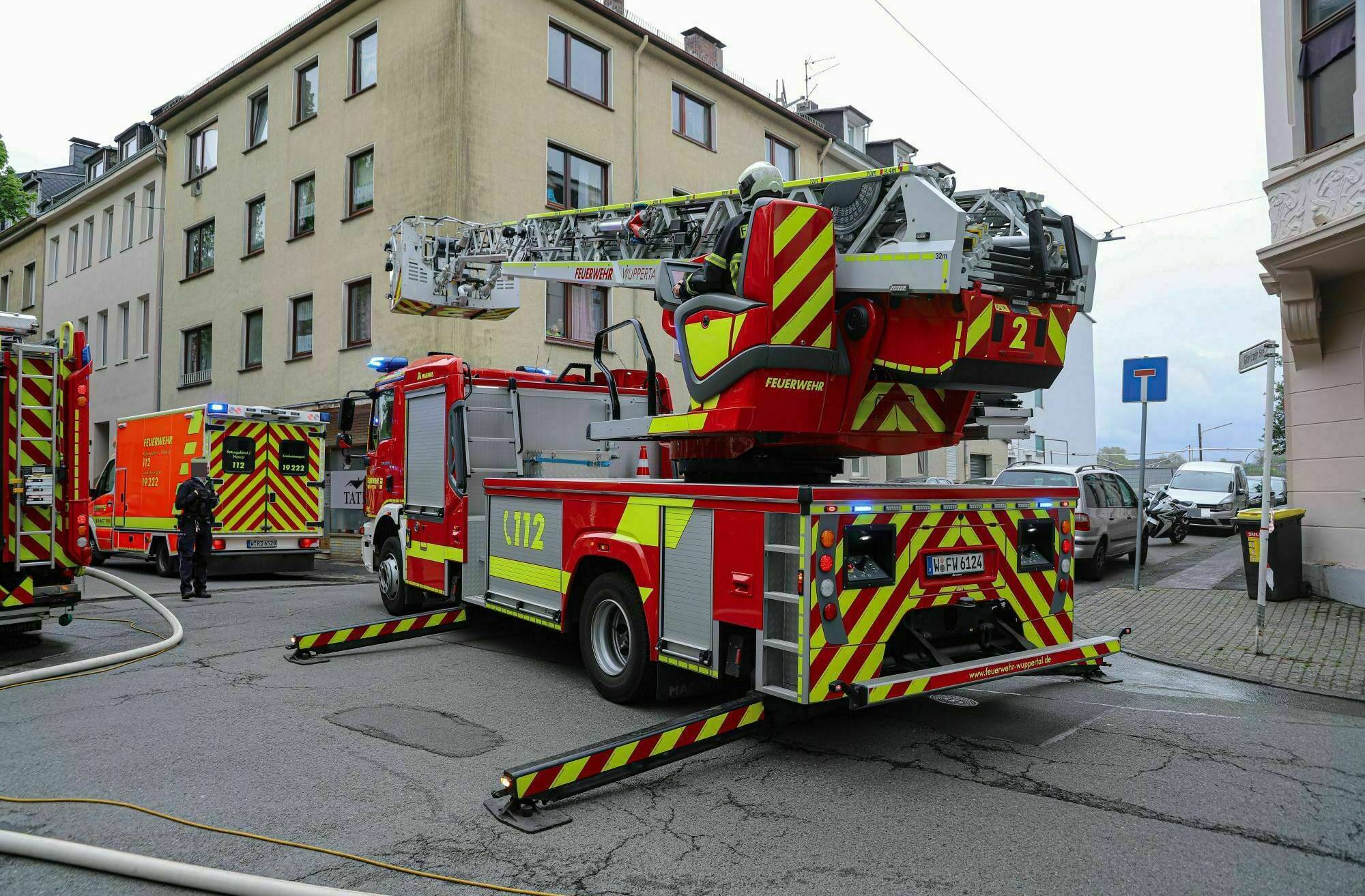 Kellerbrand: Feuerwehr rettet acht Personen