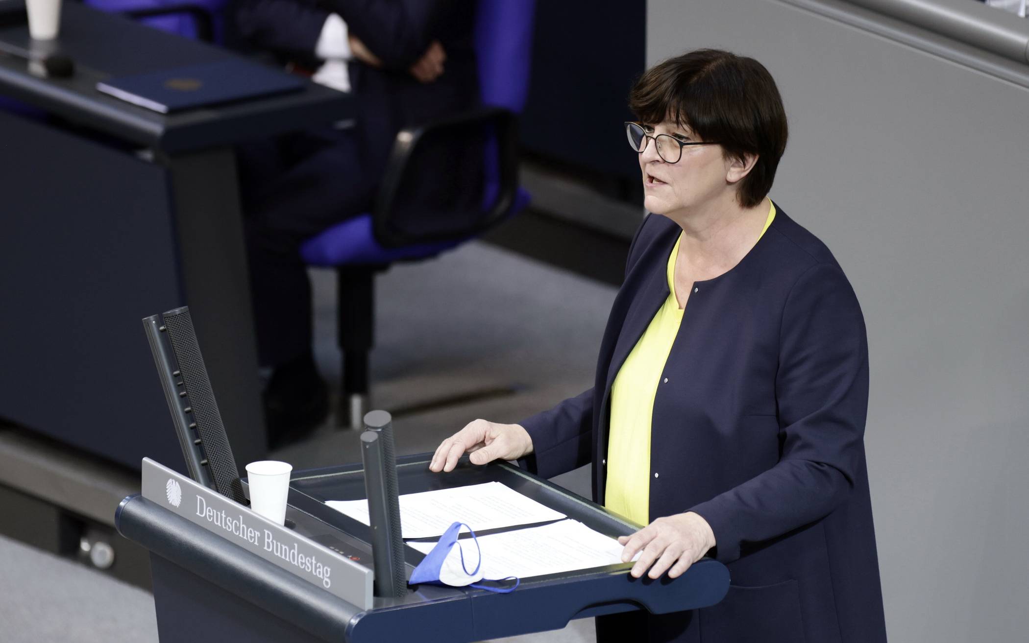  Die SPD-Parteivorsitzende Saskia Esken während einer Rede im Bundestag. 