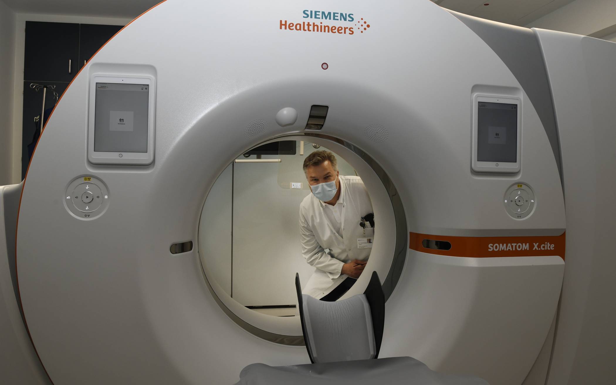  Rund 1,2 Millionen Euro wurden für die neue Ausstattung mit digitalem Röntgensystem, Computertomograf (CT) sowie Ultraschall- und Narkosegeräten investiert. 